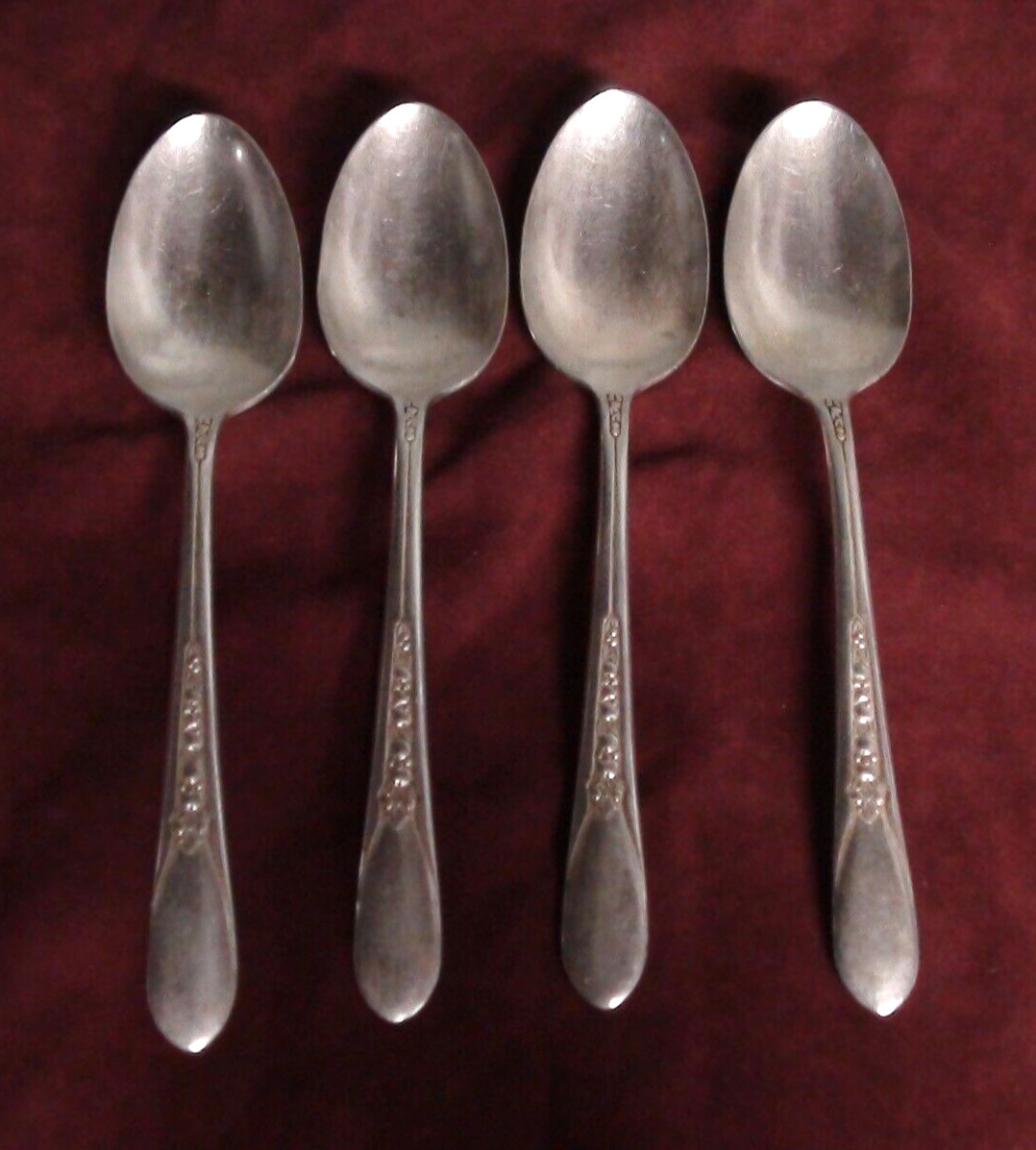 WM ROGERS I.S. PRISCILLA LADY ANN 4 SILVERPLATE OVAL SOUP SPOON VINTAGE 1941