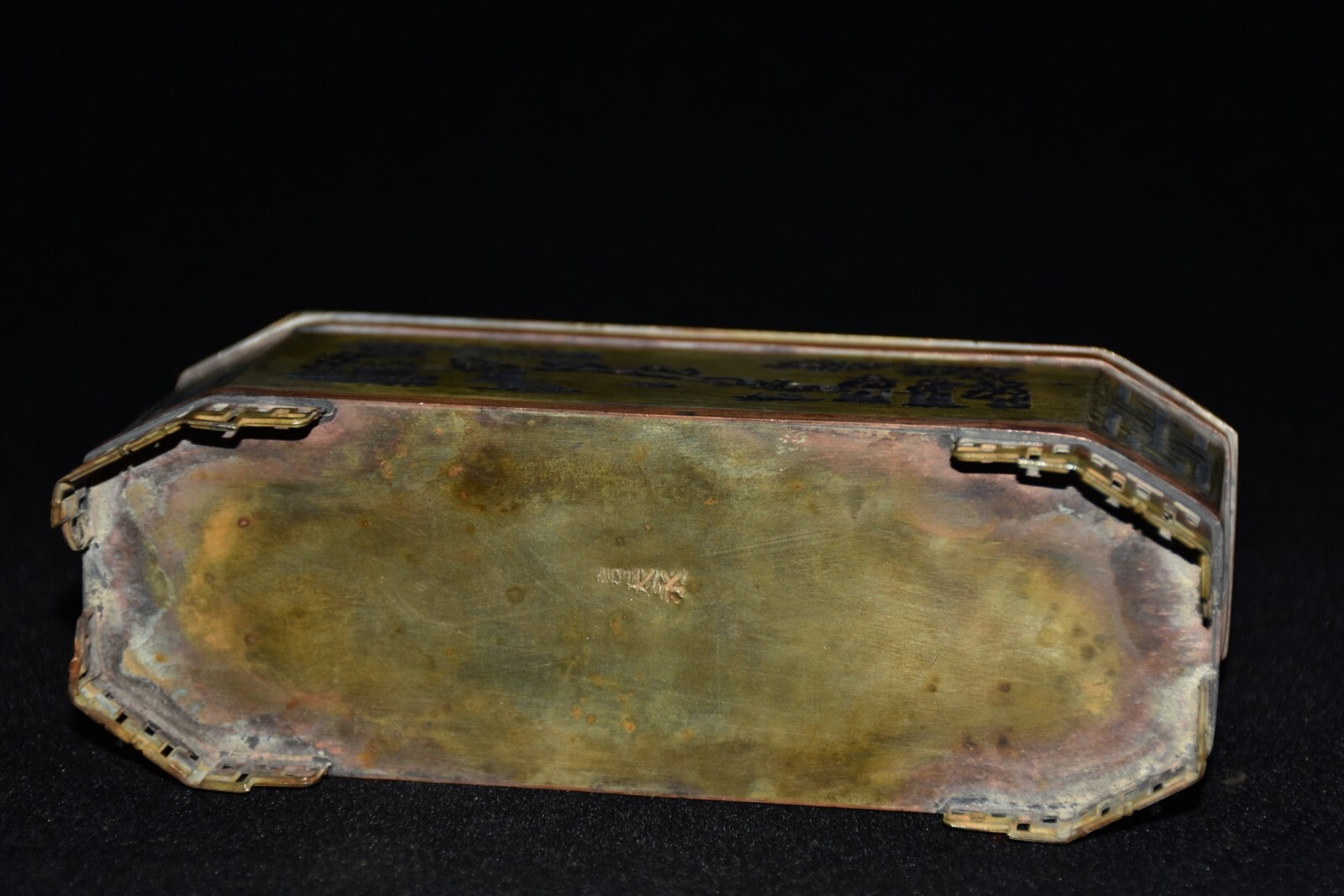 Pure copper inlaid with emerald, ruby, and incense box decoration