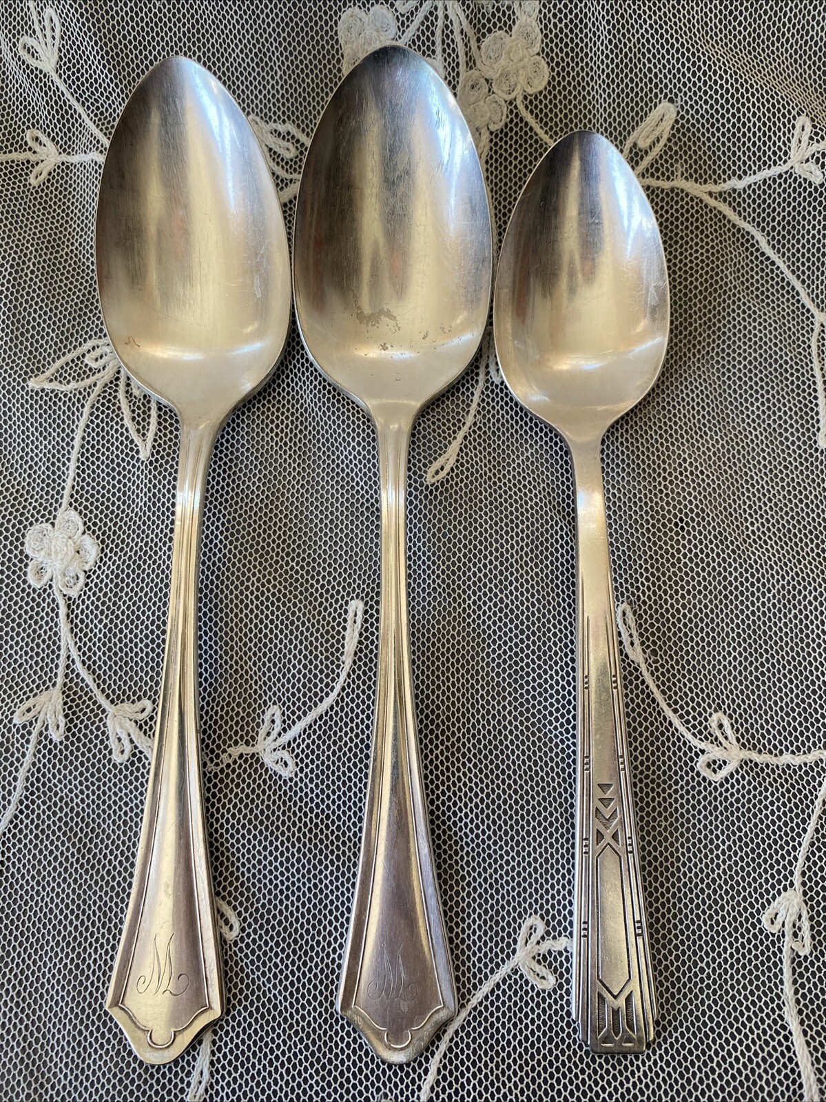 Oneida Community Friendship Medality Tudor Plate Tablespoon + 2 Par Plate Spoons