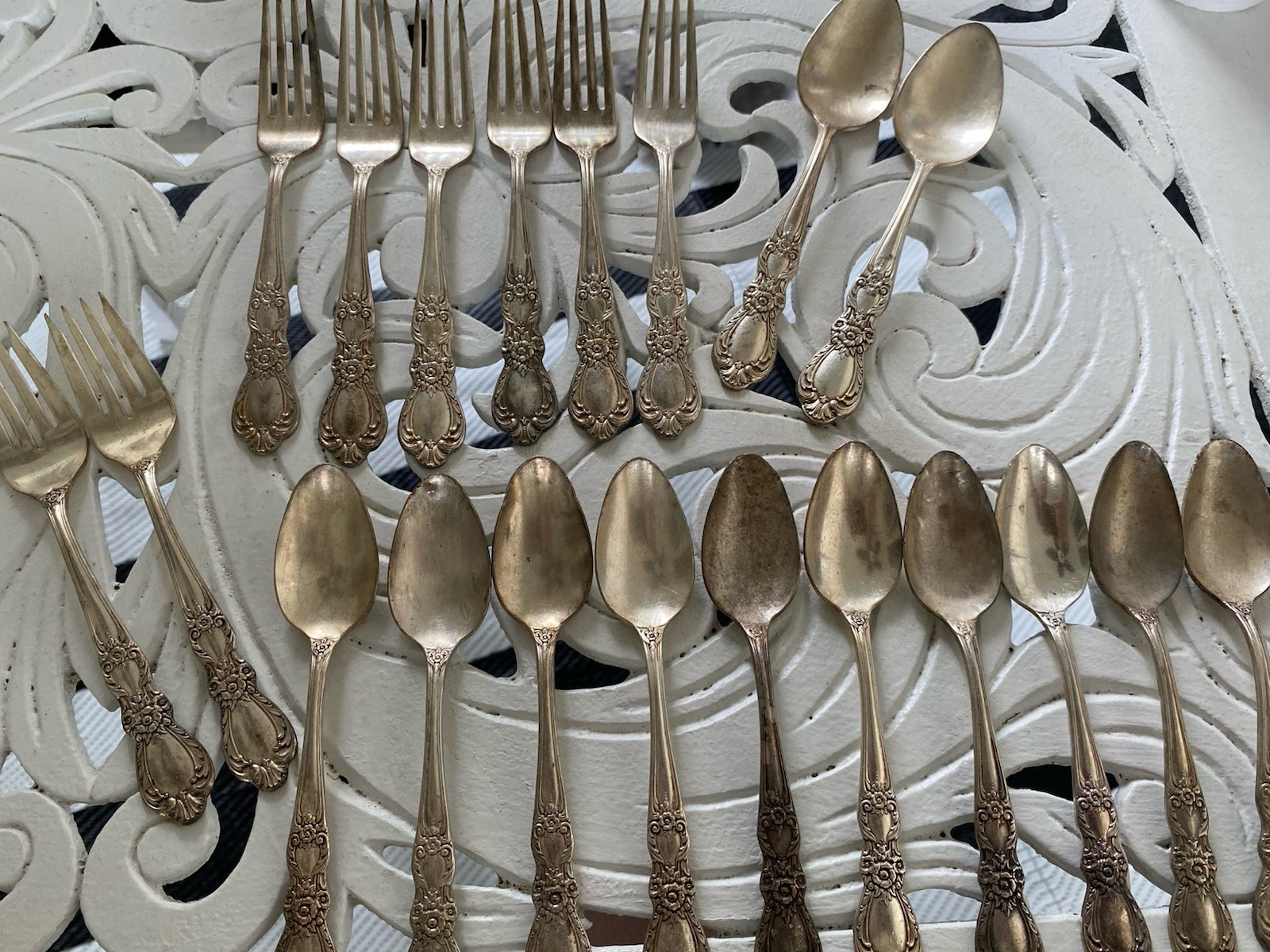 Vintage Flatware 1847 Rogers IS Heritage 20 pieces soup spoons dinner forks