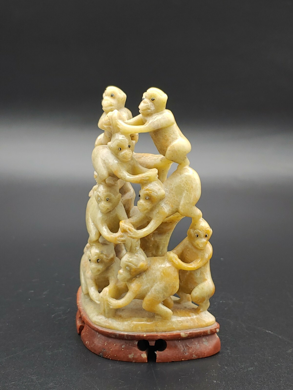 青田石雕像 群猴献瑞 Chinese Qingtian Stone Carved Monkey Stacking Dedicate Peach Figurine
