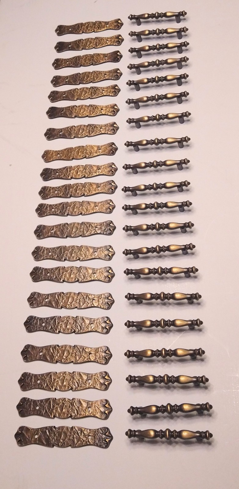 20 CABINET HANDLES ANTIQUE BRASS WITH MATCHING BACK PLATE AMEROCK 176 VINTAGE