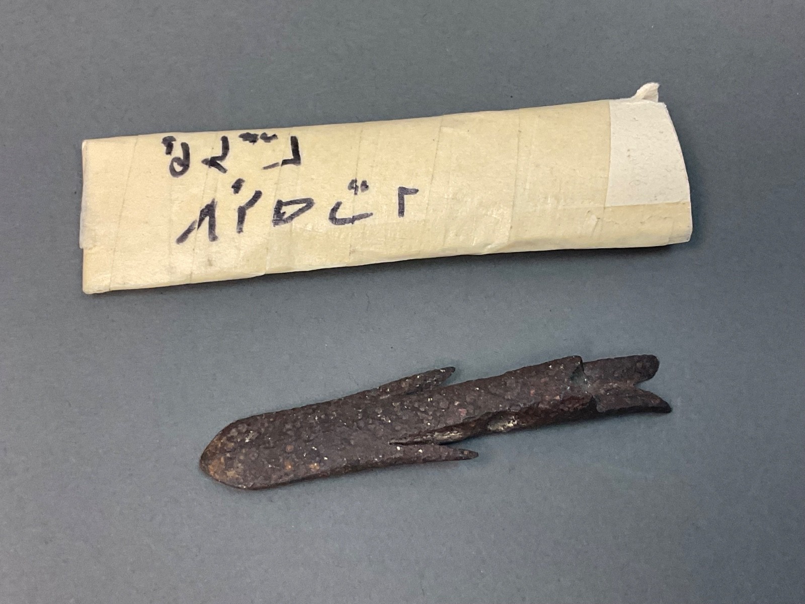 Antique Iron Age INUIT ESKIMO Artifacts Harpoon Point or Arrow Head 3.5” long