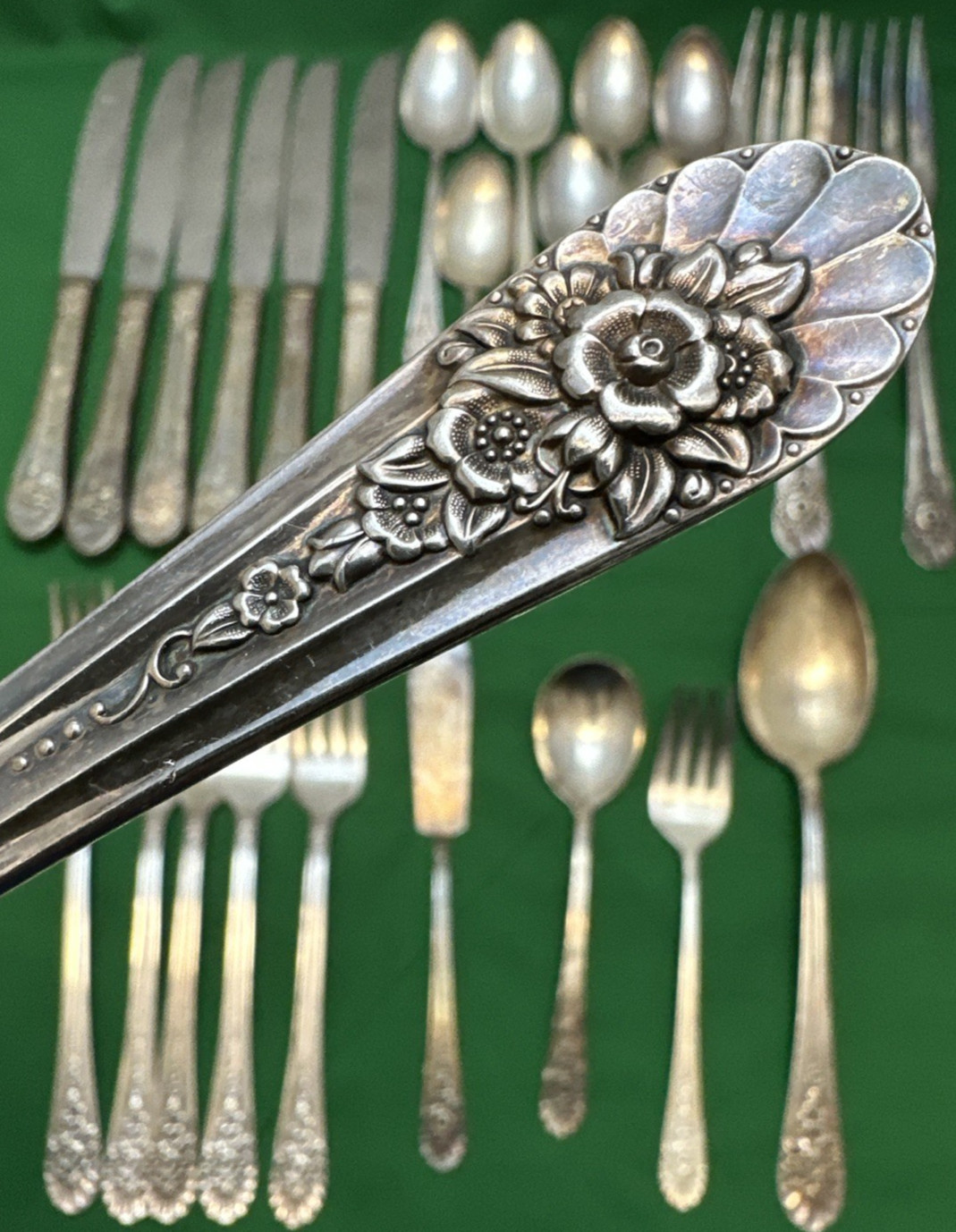 25 Pc JUBILEE Silverplated FLATWARE Mix with SERVING PCS Wm Rogers Mfg