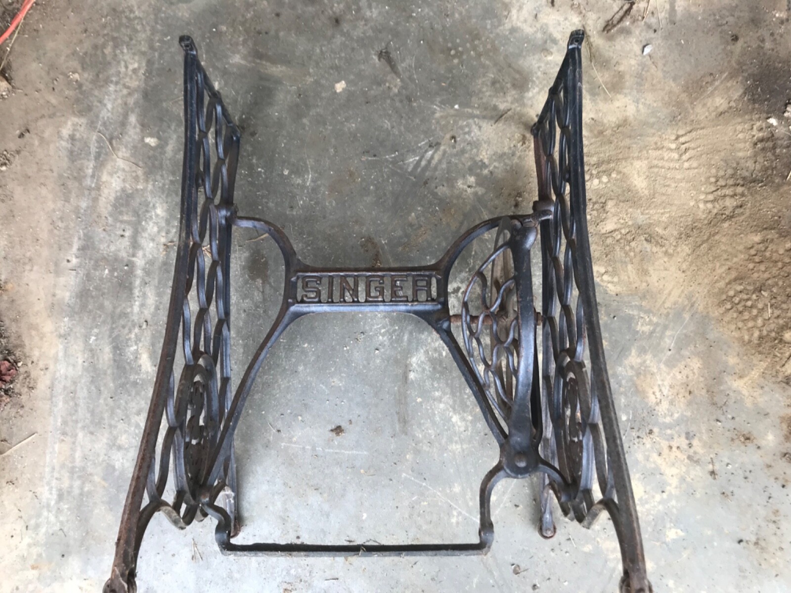 VTG ANTIQUE PRE 1920s SINGER TREADLE SEWING MACHINE CAST IRON TABLE BASE LEGS