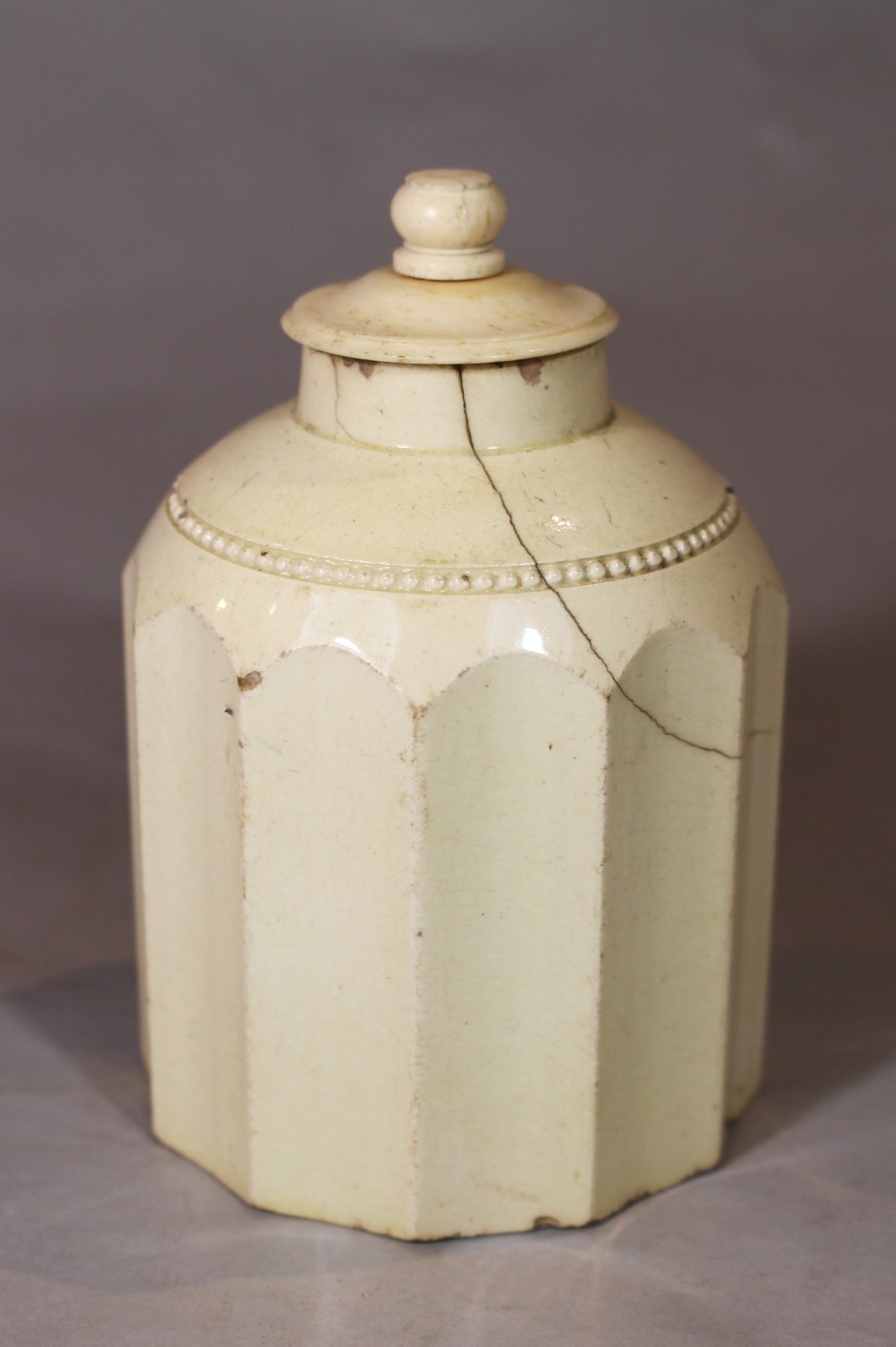 18th c. English or Continental Creamware Round Fluted Tea Caddy c. 1795