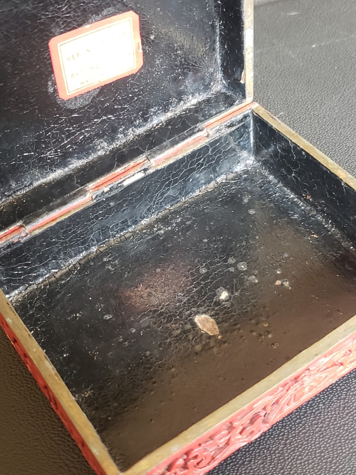 ANTIQUE c1920 CHINESE CINNABAR & BLACK LACQUER BOX BUG BEETLE DEEP CARVING