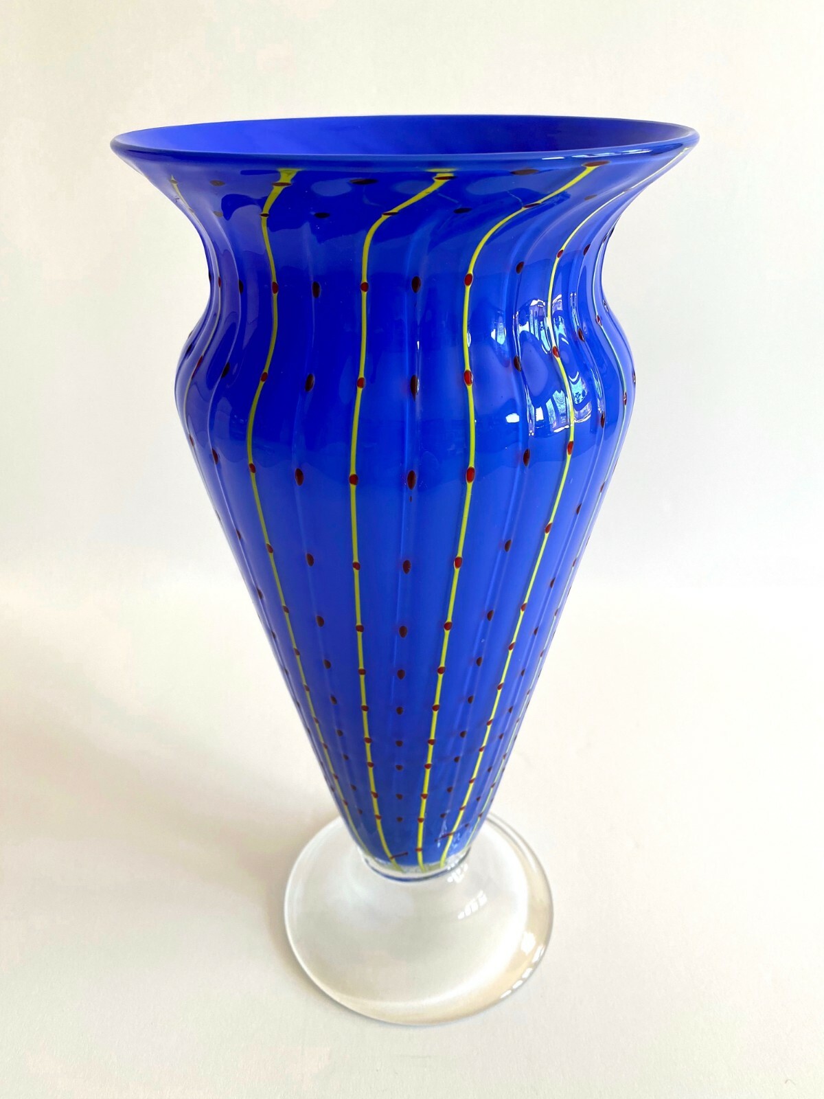 POST MODERN 1980’S ROYAL BLUE MURANO ART GLASS DOTTED STRIPE LARGE FLOWER VASE