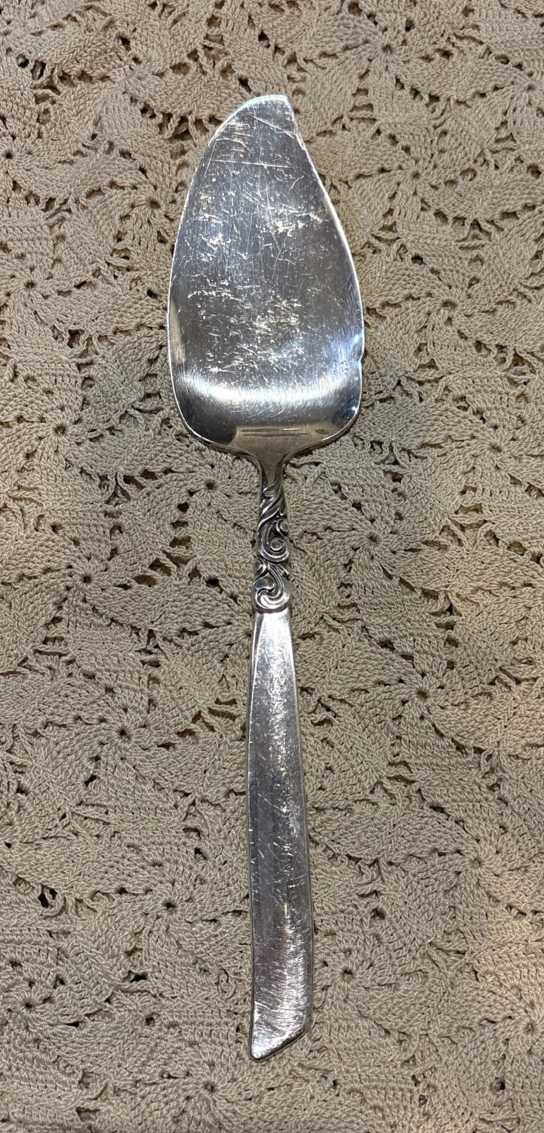 Oneida Community South Seas Solid Cake Pie Serving Knife 9.5 Inch Silverplate