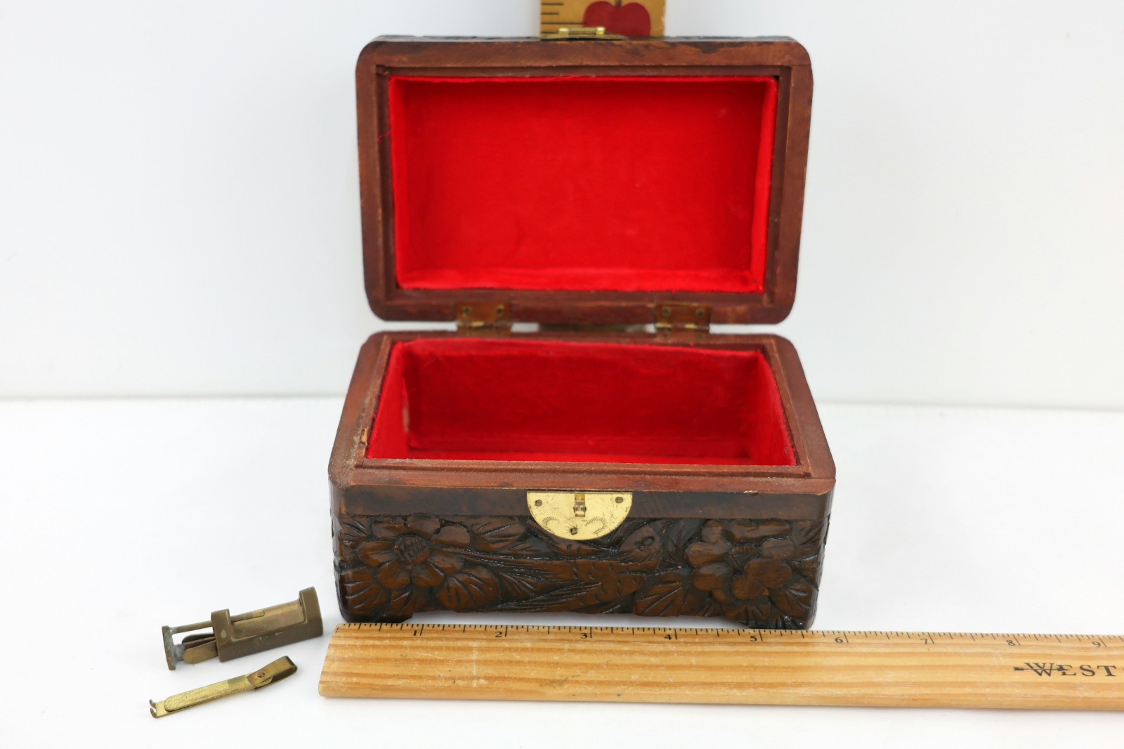 Vtg Asian Hand Carved Camphor Handcarved Wood Jewelry 6″ Box w/Brass Lock & HW