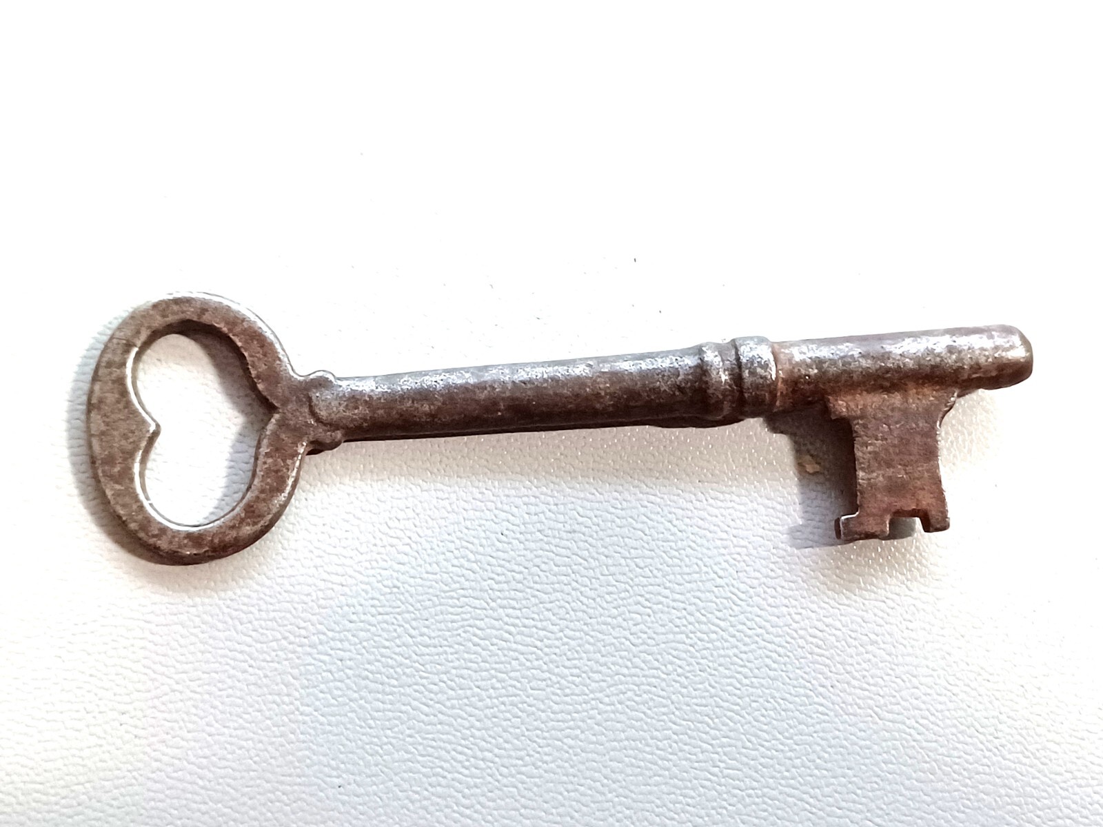 Heart Skeleton Key – Antique 1837-1901 – Victorian Era – 2 3/4″ x 3/4″
