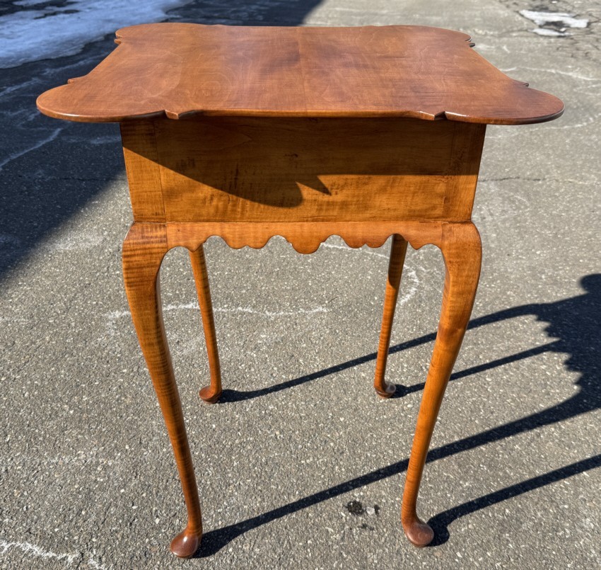 Vintage D.R. Dimes Benchmark tiger maple table w 2 board porringer corner top