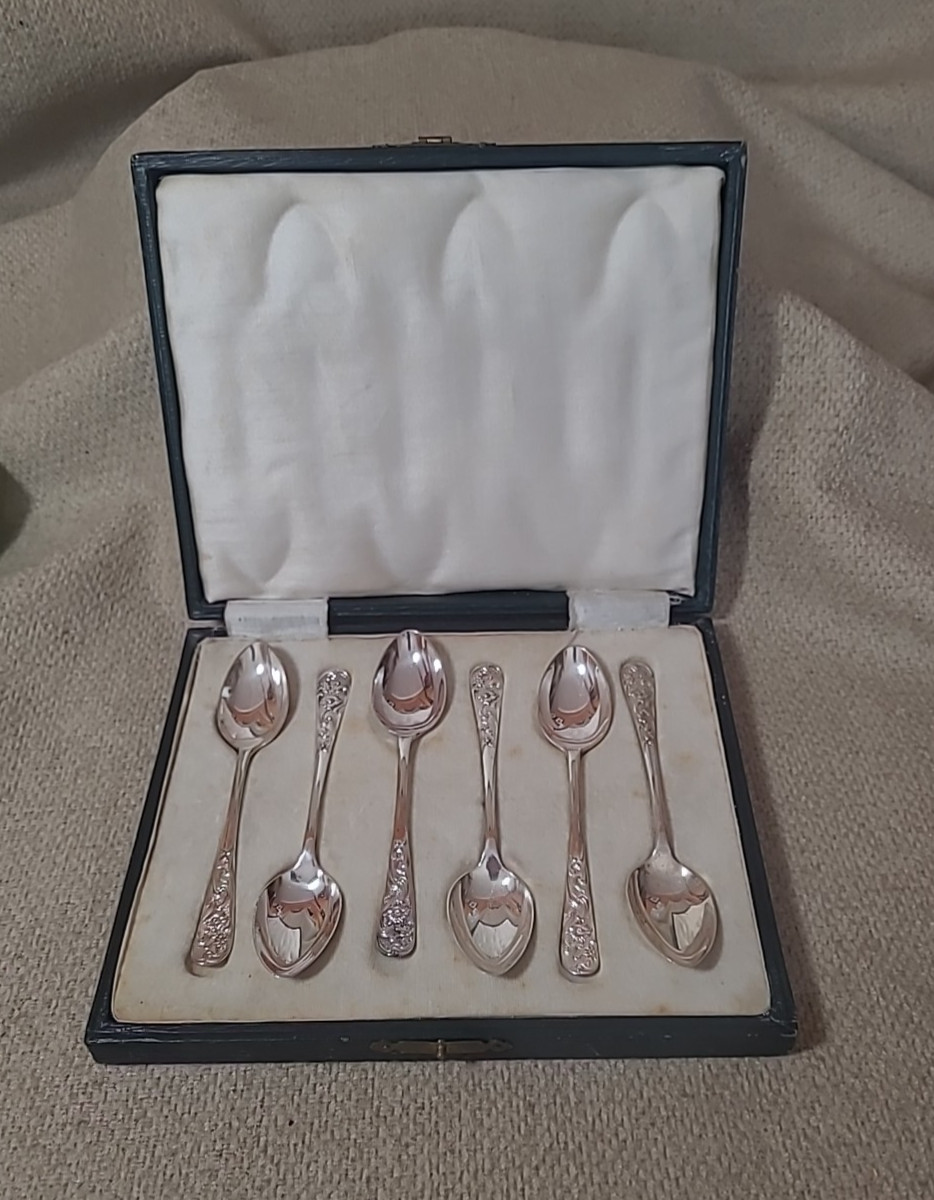 Vintage Demi-Tasse Repousse Spoon Set ** Six pc. * Boxed * NICE!