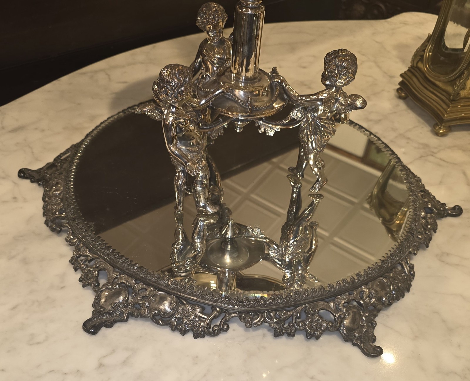 Antique Large Round Beveled Edge Mirror Plateau – Pairpoint