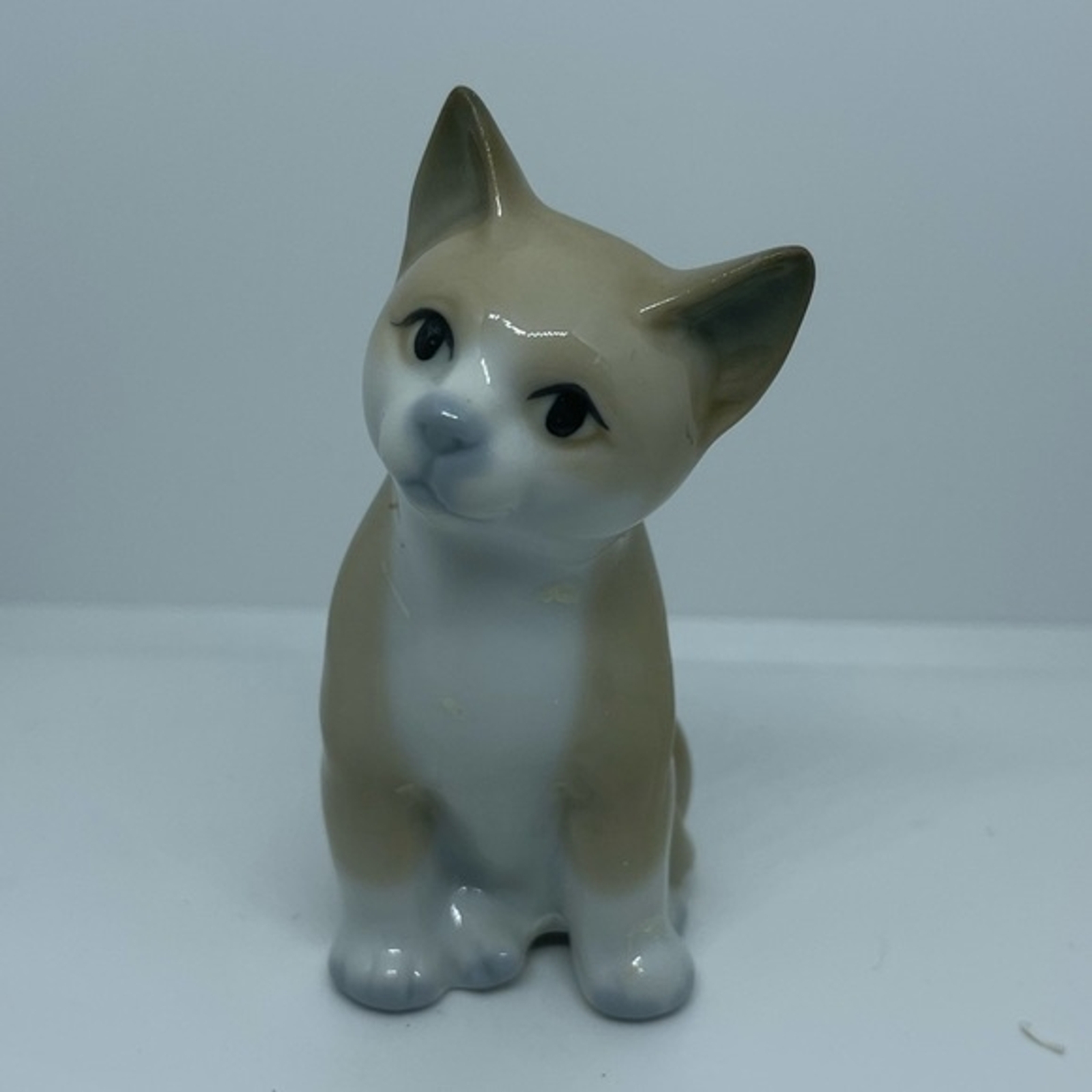 Vintage Tan & white Kitten ceramic.