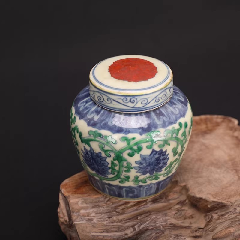 Chinese Ming Chenghua Blue and White Doucai Porcelain Lotus Design Pot 4.21 inch