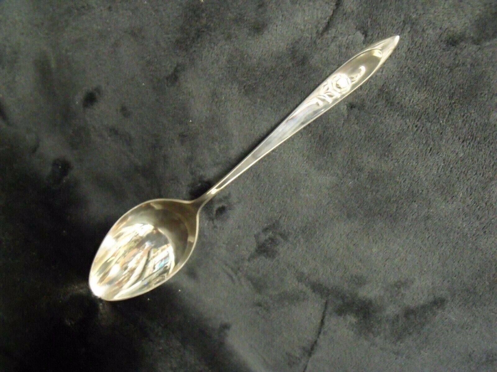 60’S ‘ROMANCE ROSE’ FINE ARTS STERLING 8 1/2″ SERVING SPOON ~ NOS ~ 64.65 GRAM