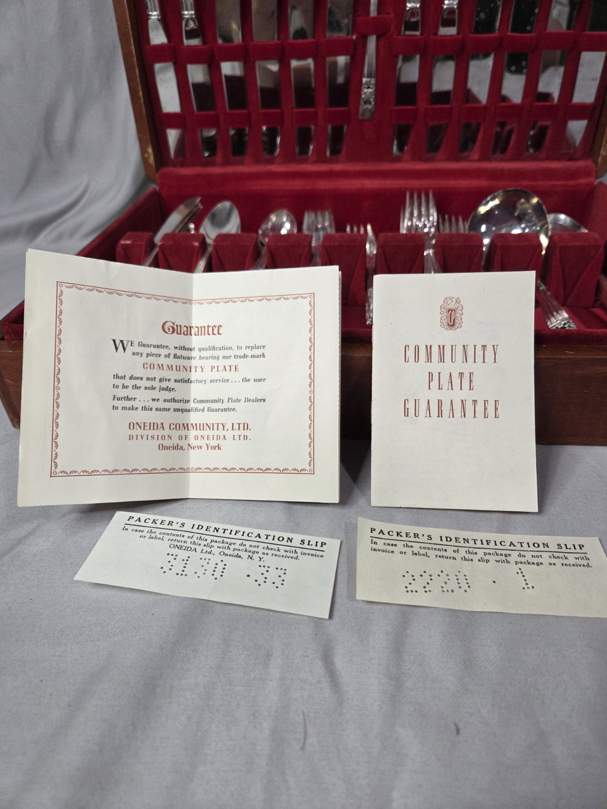 1936 Community CORONATION (Oneida) Silver Plate 66pc. Flatware Set With Chest
