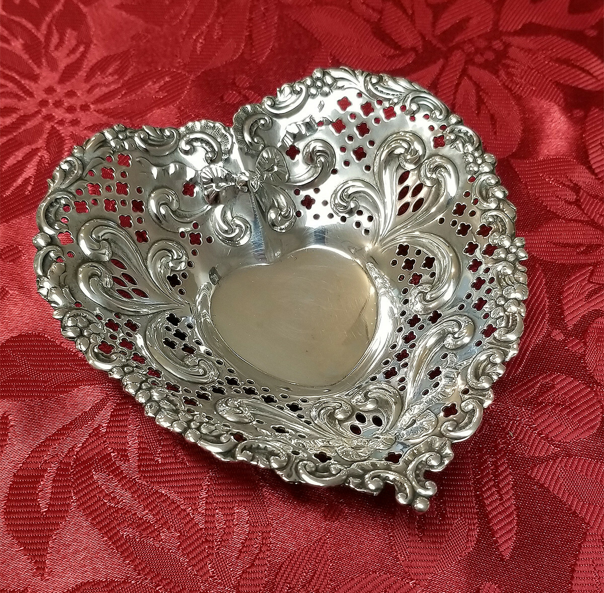 VINTAGE pre-1940’s Gorham sterling heart nut dish “966” – NO MONOGRAM! (33)