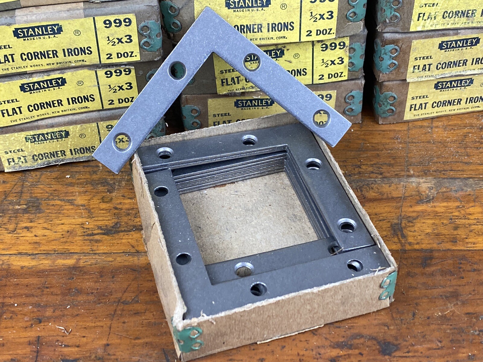 24 Vintage NOS Stanley FLAT CORNER IRONS 1/2″ x 3″ Steel in Original Box