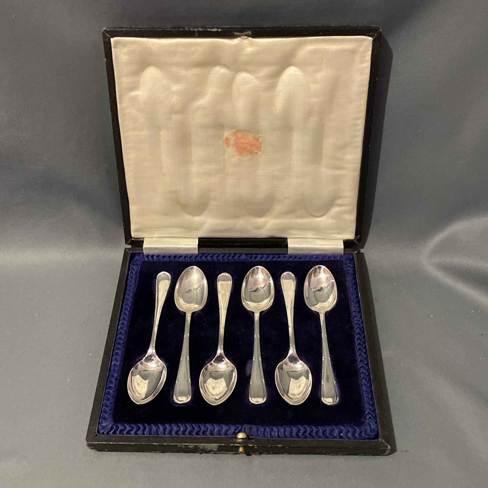 Cased Set of six Teaspoons Hallmarked Sheffield 1919 Cooper Brothers & Sons Ltd