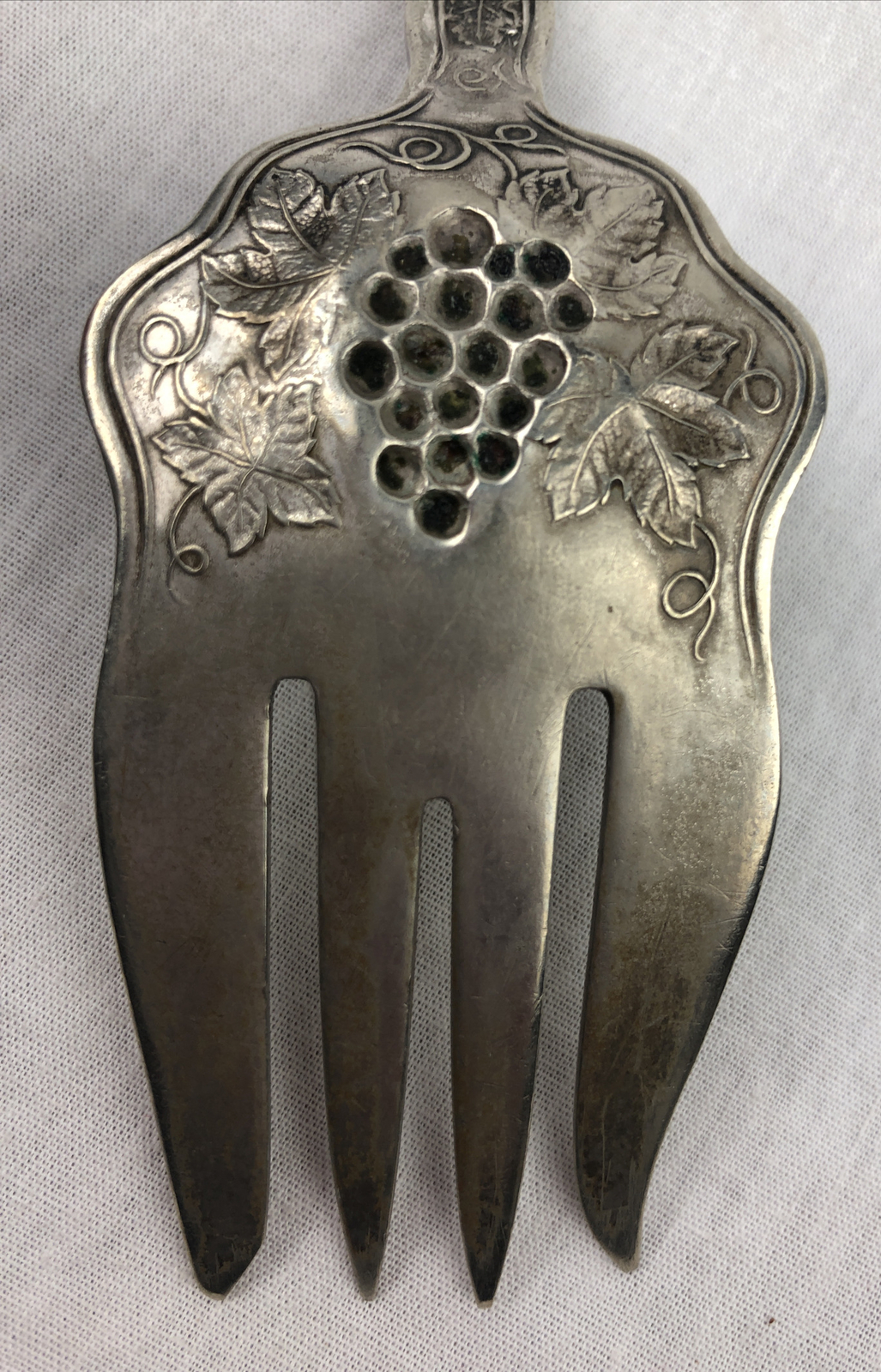 Rogers Bros Meat Fork Grape Pattern 8.5″ Vintage RCCO Ornate