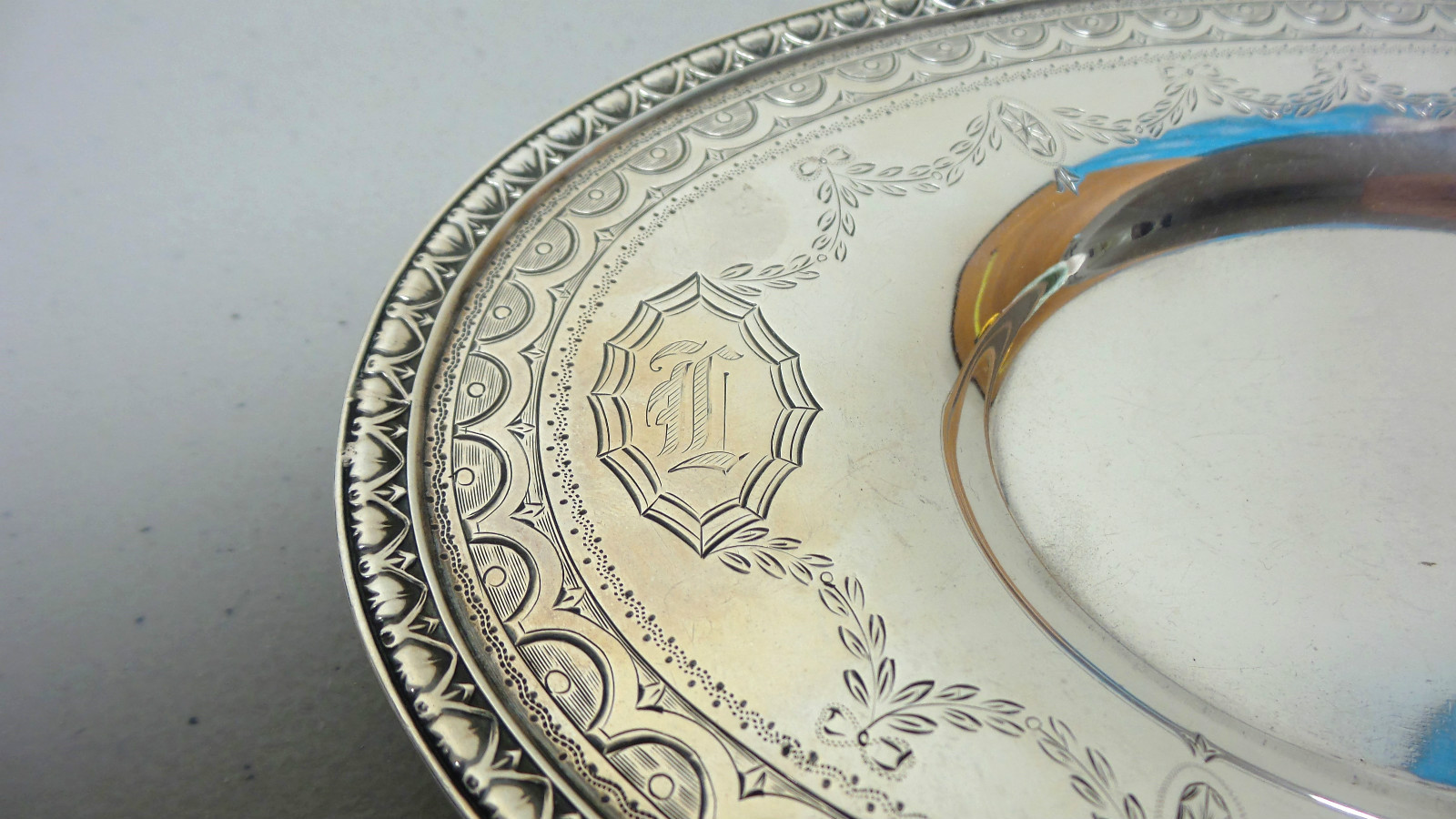 ANTIQUE MOUNT VERNON STERLING SILVER SMALL OVAL TRAY, ENGRAVED DECORATION