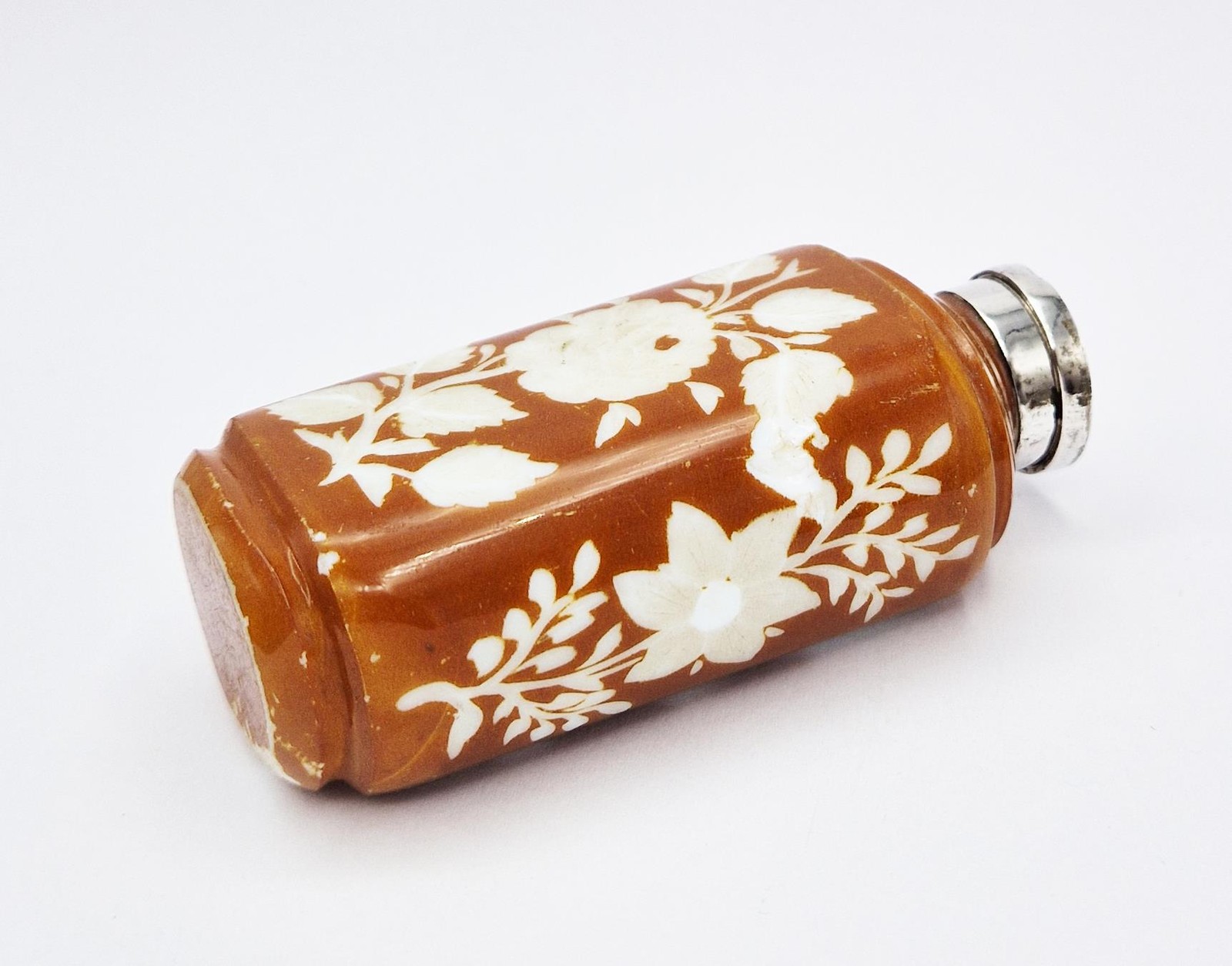 VICTORIAN SOLID SILVER MOUNTED AMBER ETCHED GLASS SCENT BOTTLE – BRITISH EMBLEMS