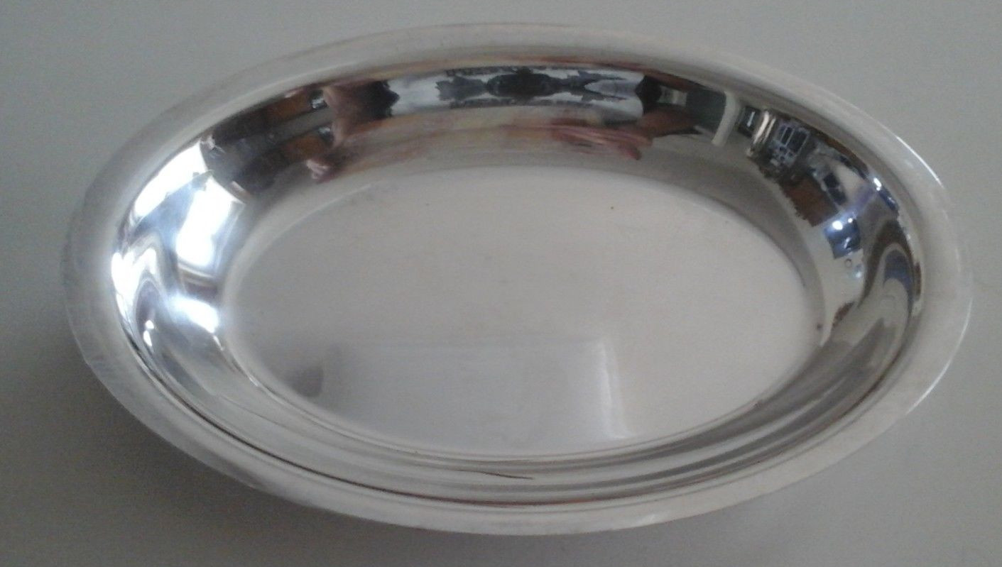 SILVERPLATED OVAL SERVING DISH 10 1/2 BY 7 1/2 INCHES