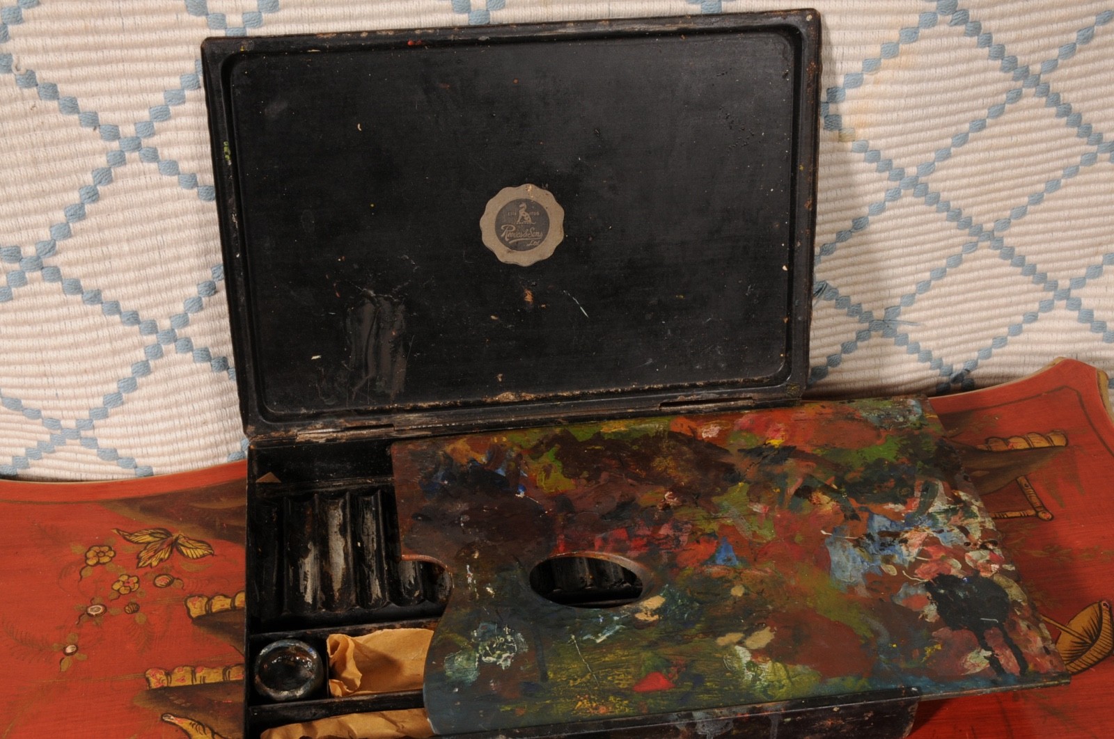 Antique Reeves & Sons oil paint tin, black metal tin Empty.