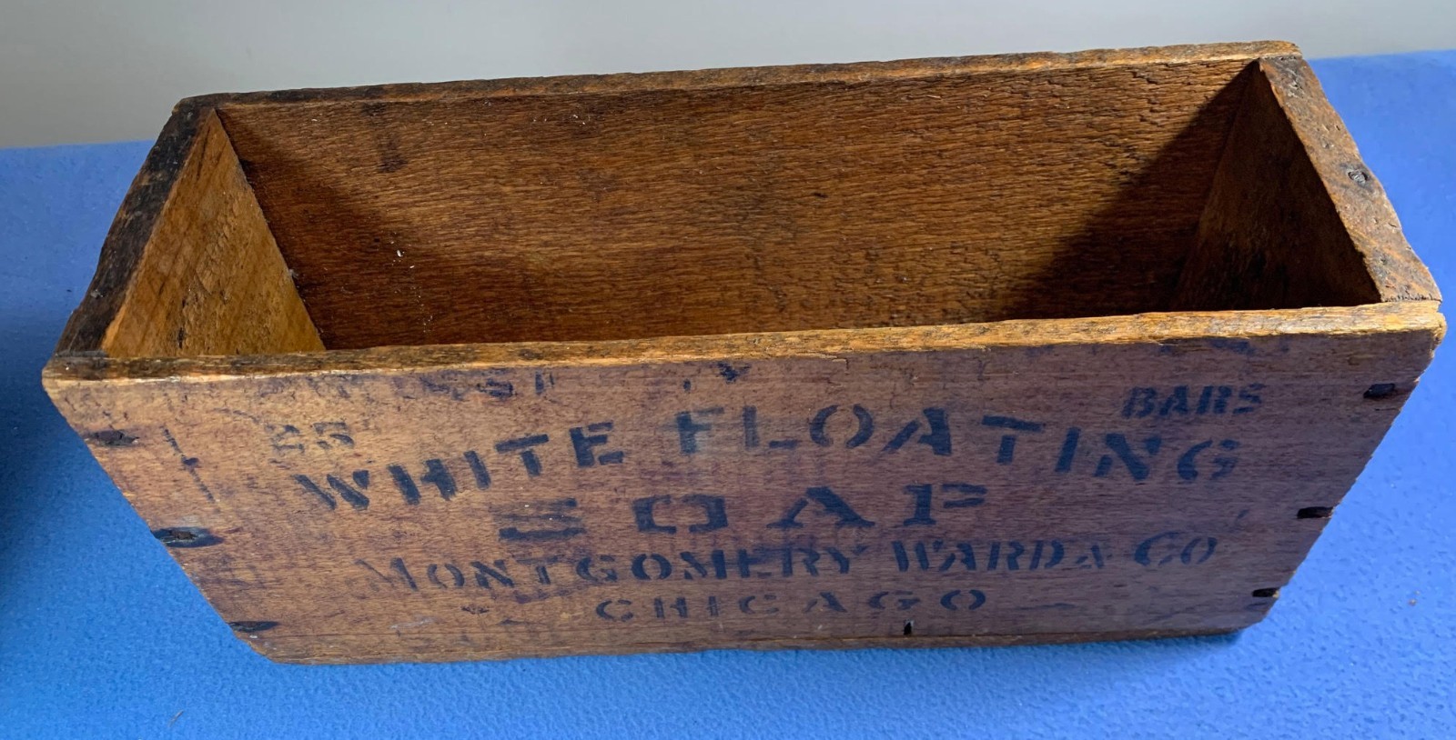 (66) White Floating Soap – box for 25 Bars – Montgomery Ward Chicago – c 1920