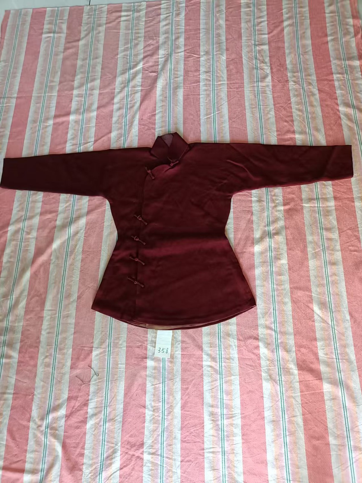China antique Qing Dynasty silk tops, Vintage Embroidered Costume Collectible