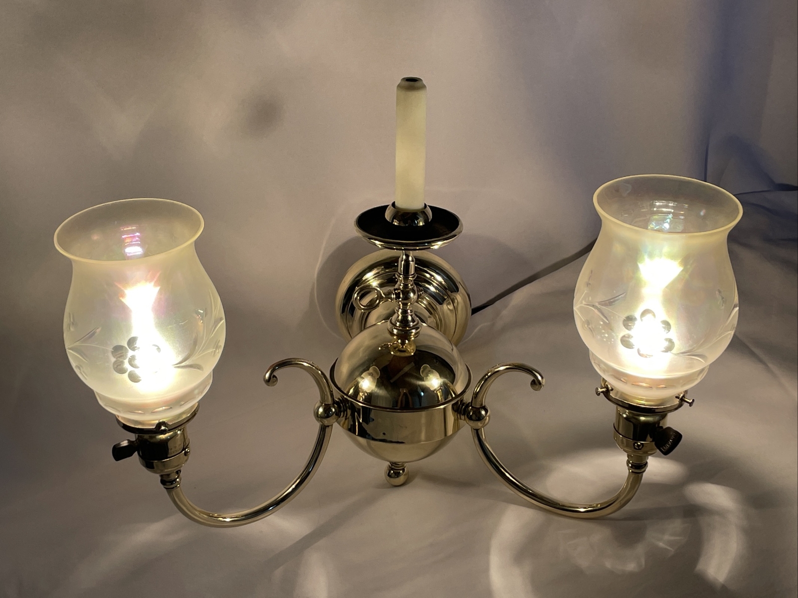 Antique Faries Style Victorian Brass Wall Sconce Lamp 2Arm Glass Shades Gasolier