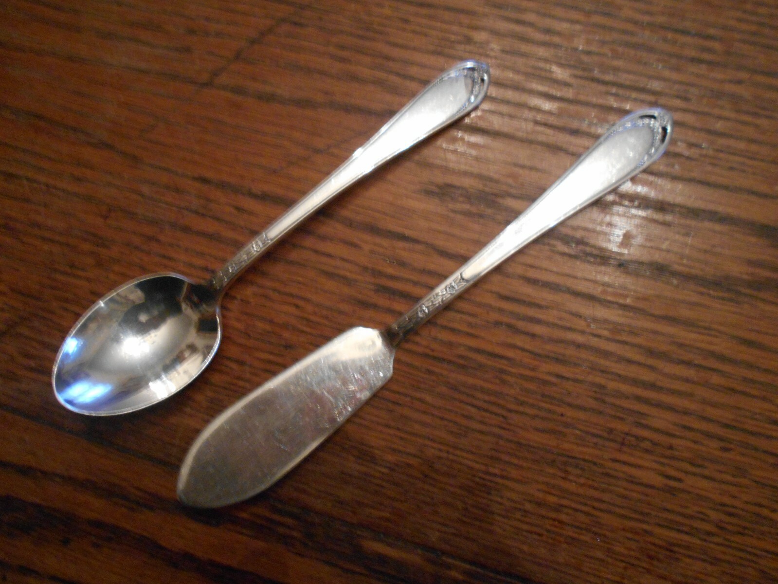 Rogers 1936 LOVELACE Pattern Sugar Spoon & Butter Knife IS Silverplate 5039