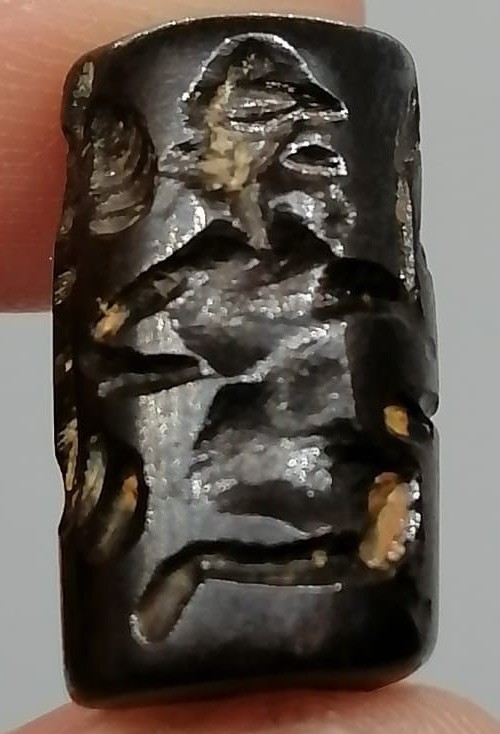 Roman Ancient Cylinder Seal – Dark Stone – Human & Animal Figures – 2 cm