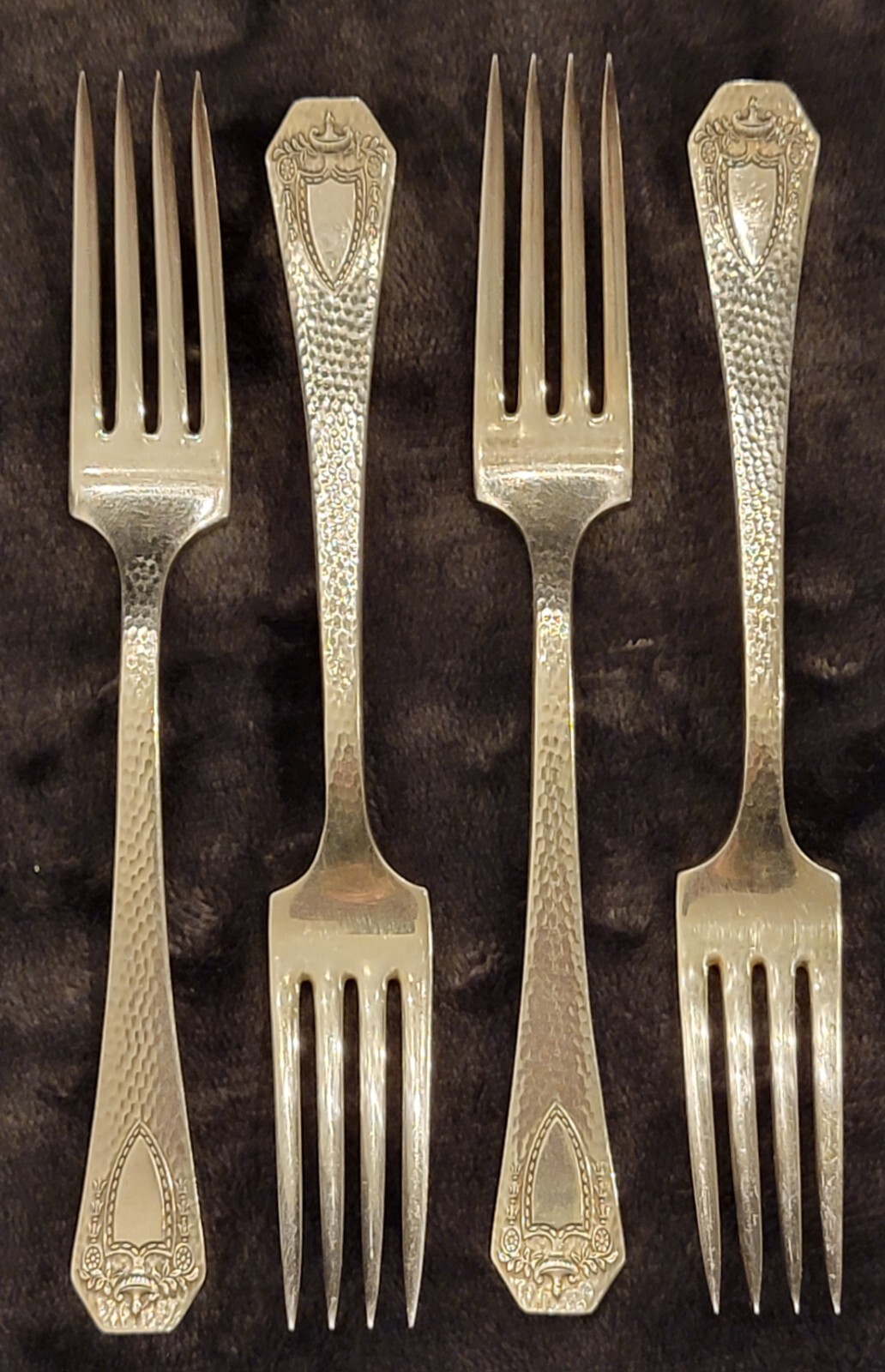 Set of 4 Rogers Bros 1916 International Silverplate Heraldic 7 1/2 In. Forks