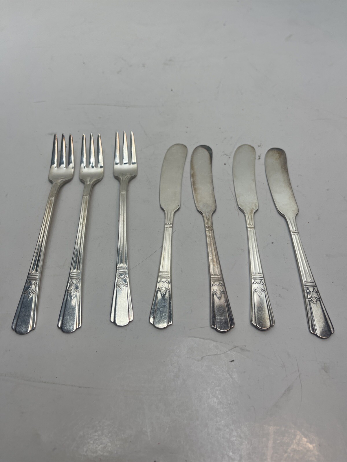Vtg I.S Co. Court Silverplate Cocktail Forks 3- Appetizer Butter Knives 4 Set-7
