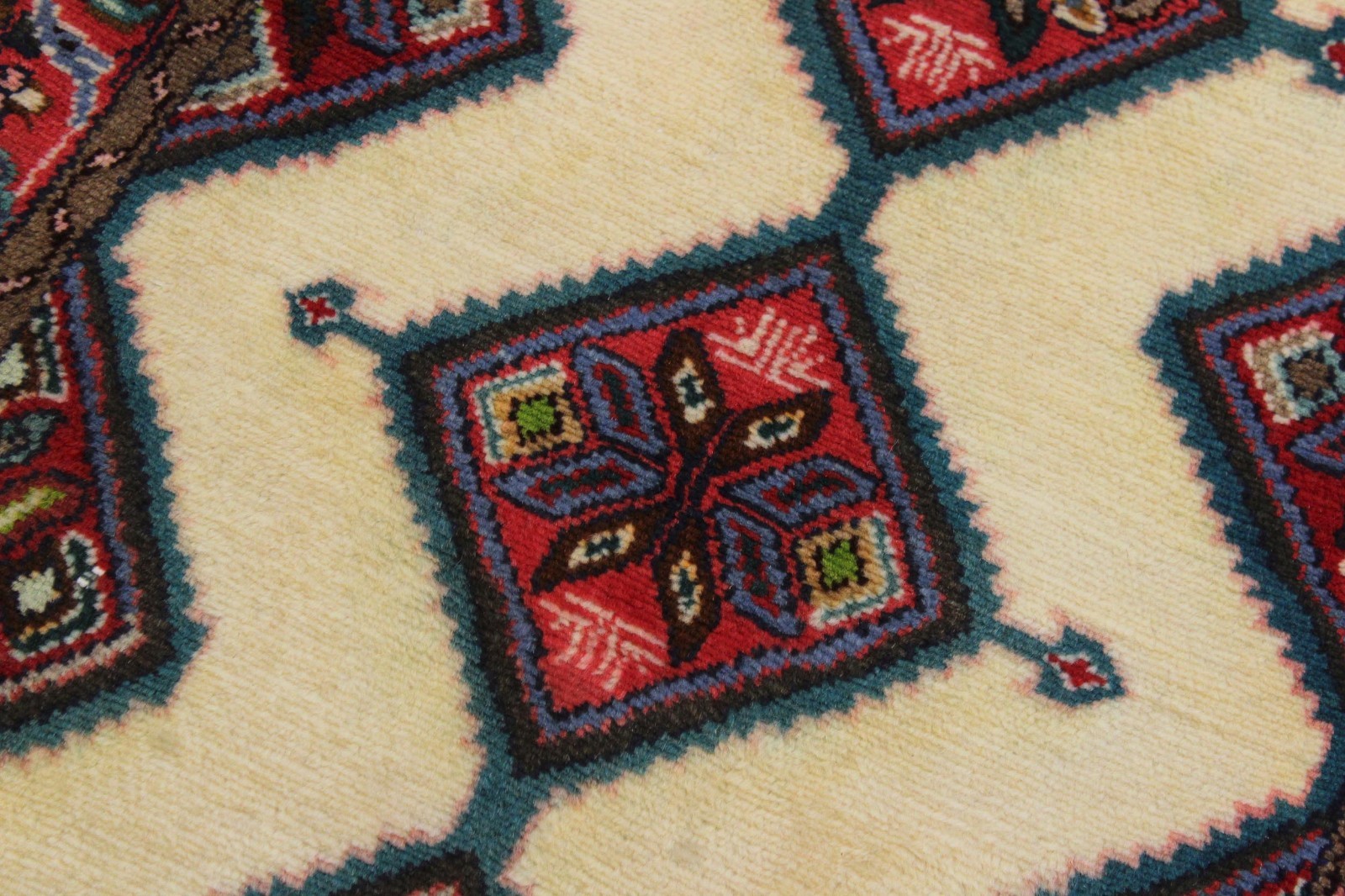 Hand-Knotted Wool Runner Rug – 2.6 x 9.9 ft – Ivory Red