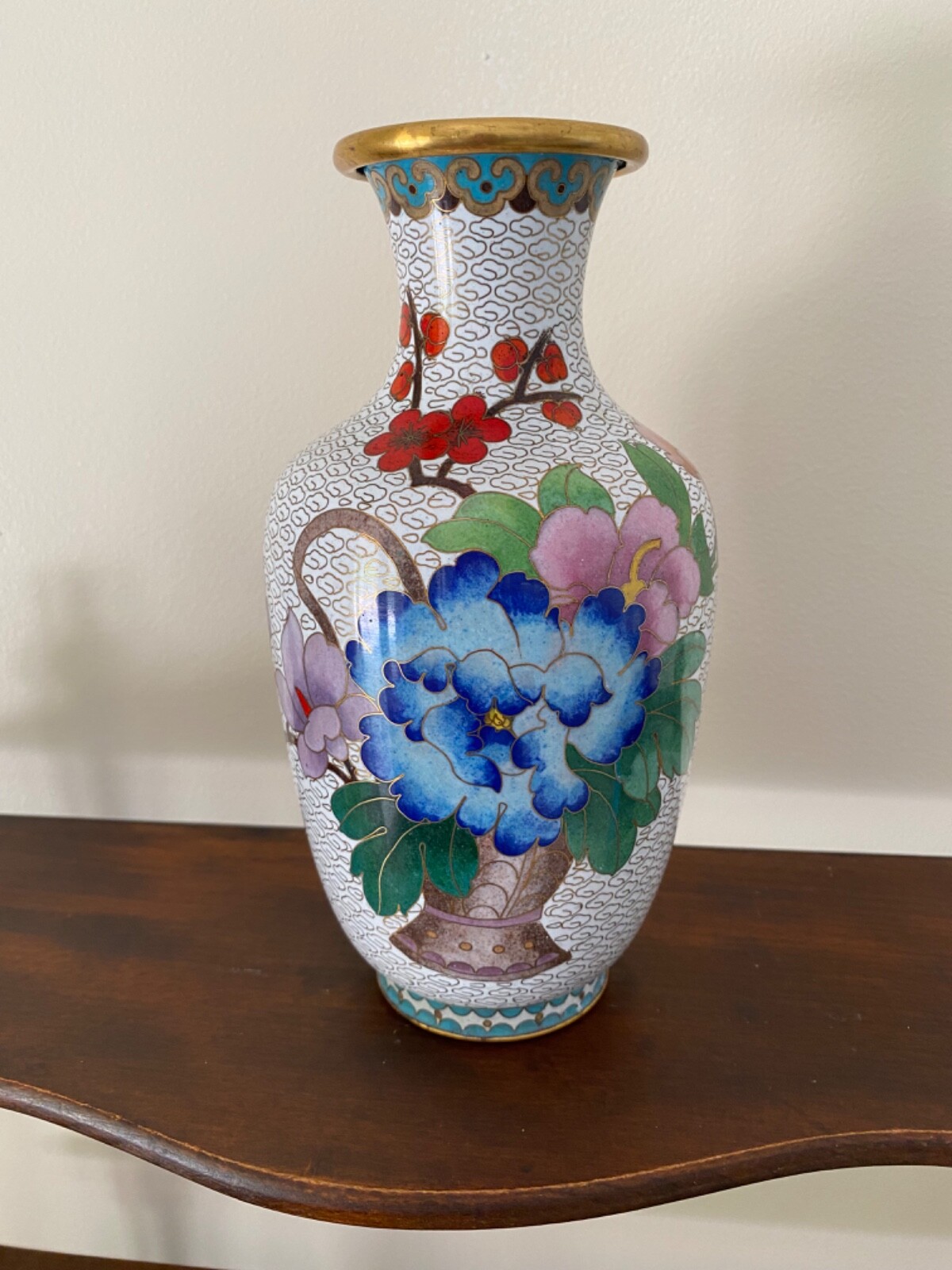 Beautiful Vintage Chinese Cloisonné Vase White Floral Blue Green Red