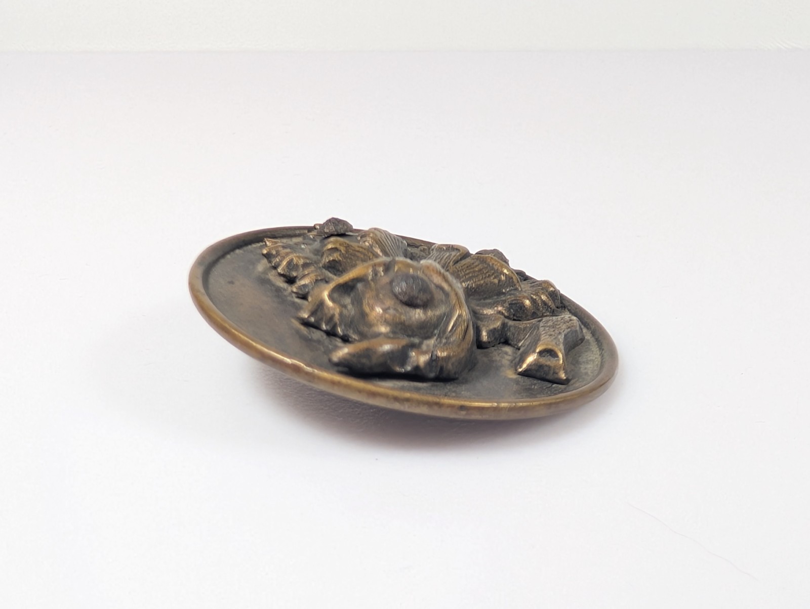 1 1/2″ Large Antique Victorian Picture Button Flowers Floral Plant Scene Vtg