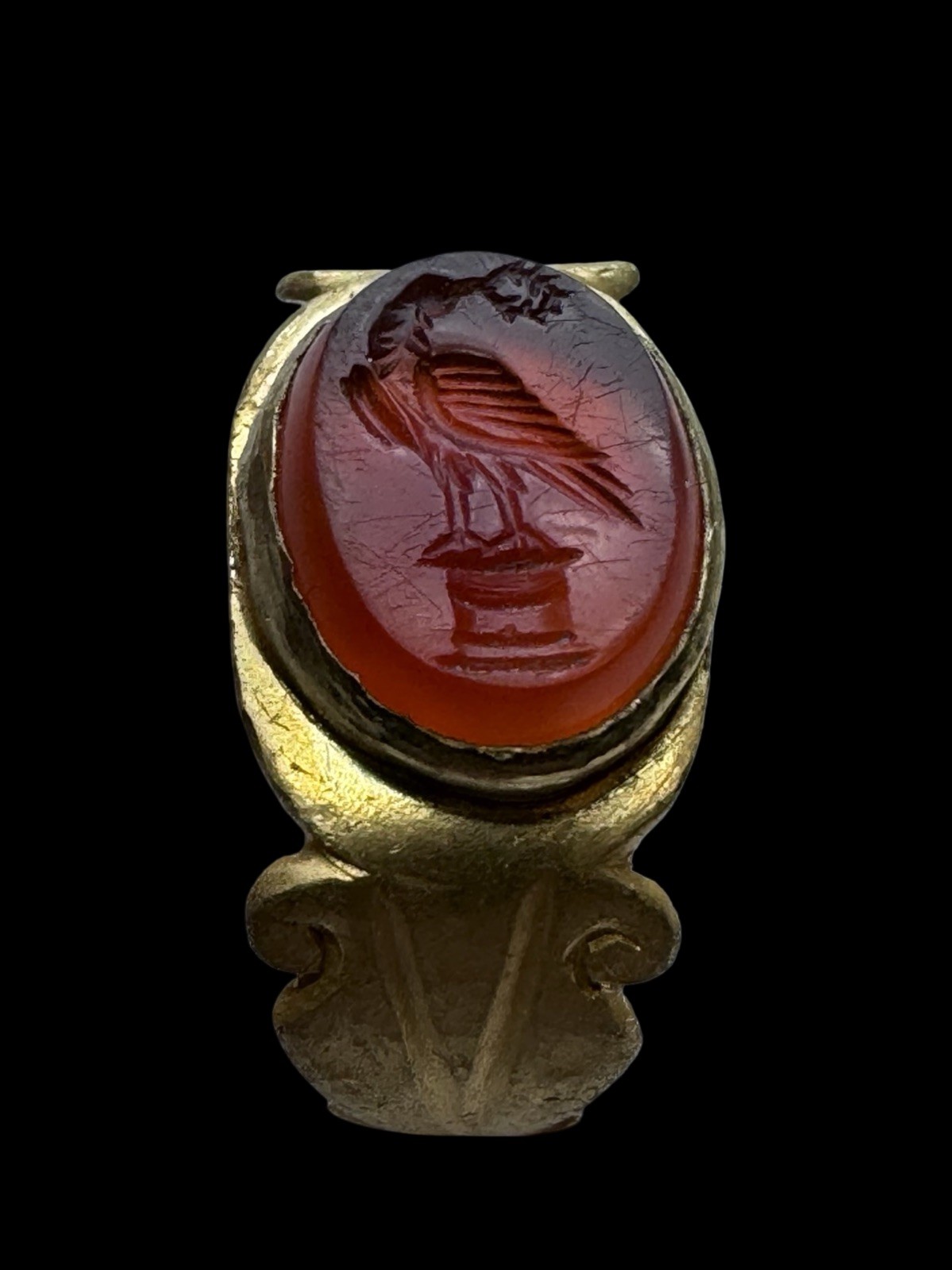 Roman Gold Ring with intaglio Eagle on altar accompanied with Academic report
