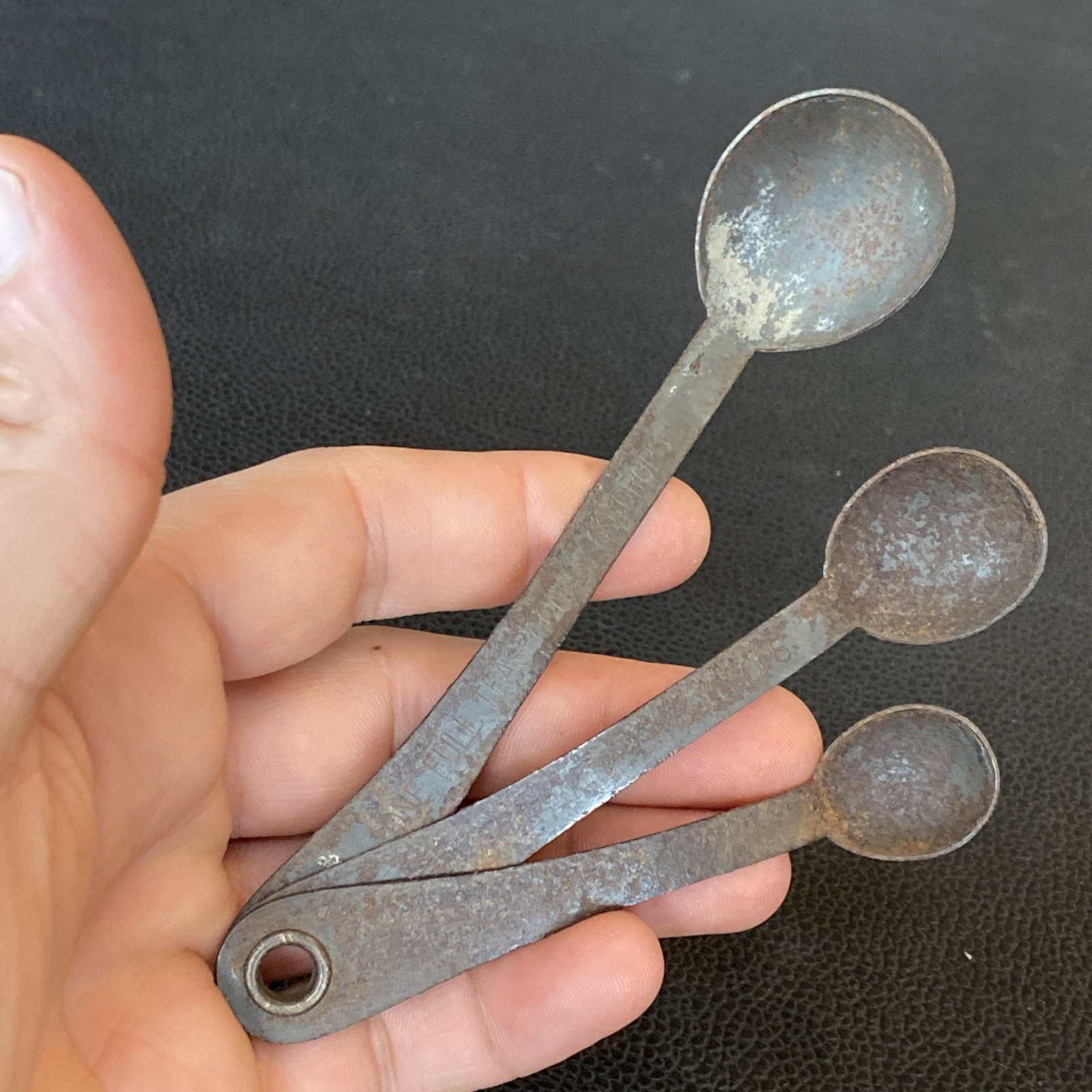 ANTIQUE SET NESTING MEASURING Full 1/2 1/4 Tea SPOONS ORIGINAL PAT JULY 10 1900