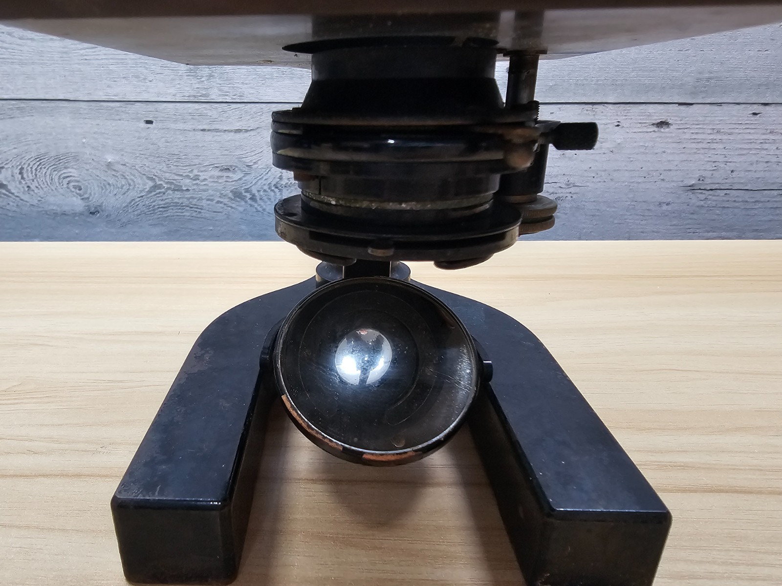 ANTIQUE BAUSCH & LOMB MICROSCOPE AND OPTICS – W/ ORIG. WOODEN CASE – 1908