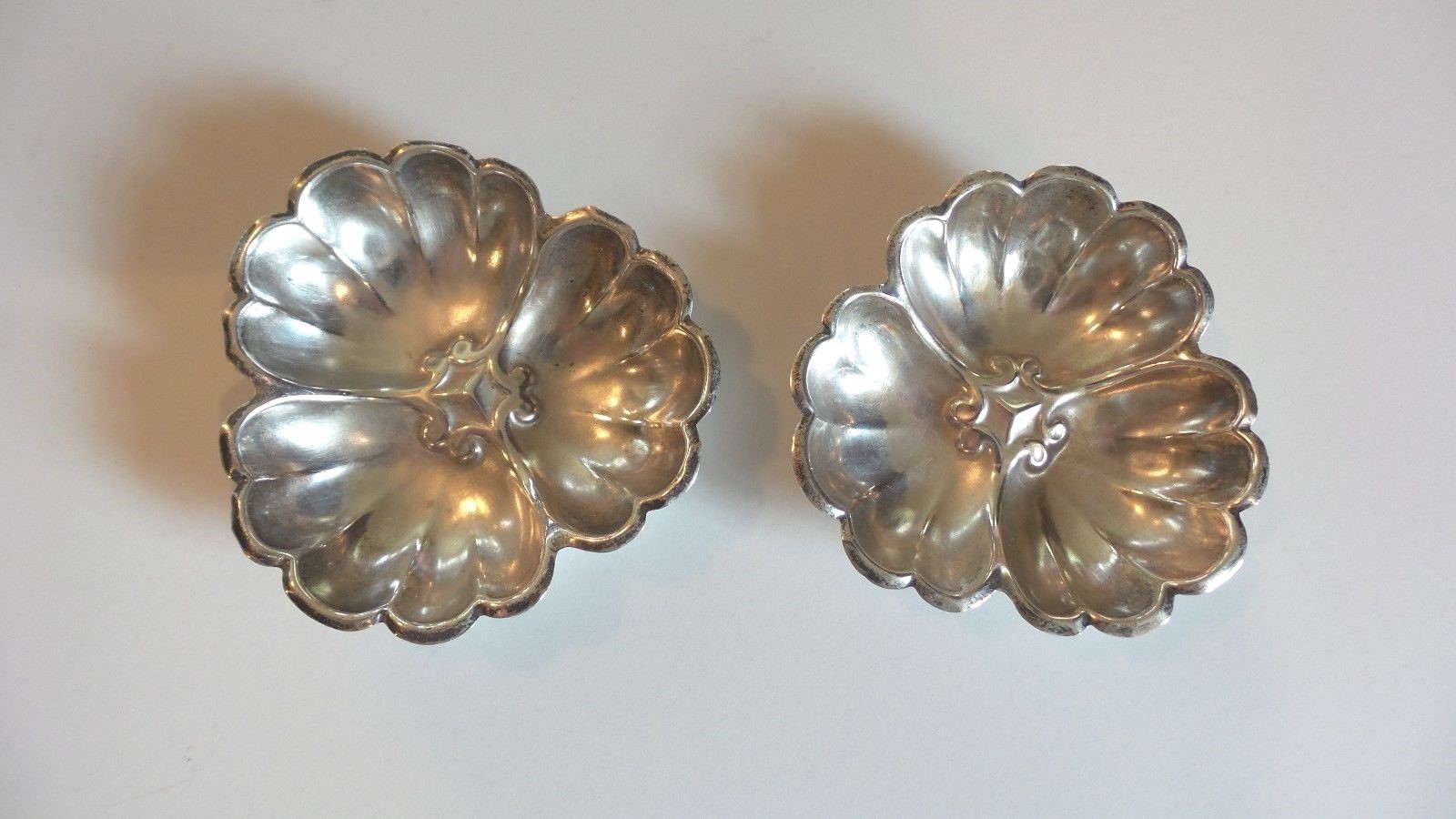 GREAT VINTAGE PAIR FRANK SMITH STERLING SILVER FLOWER NUT DISHES, 40 grams