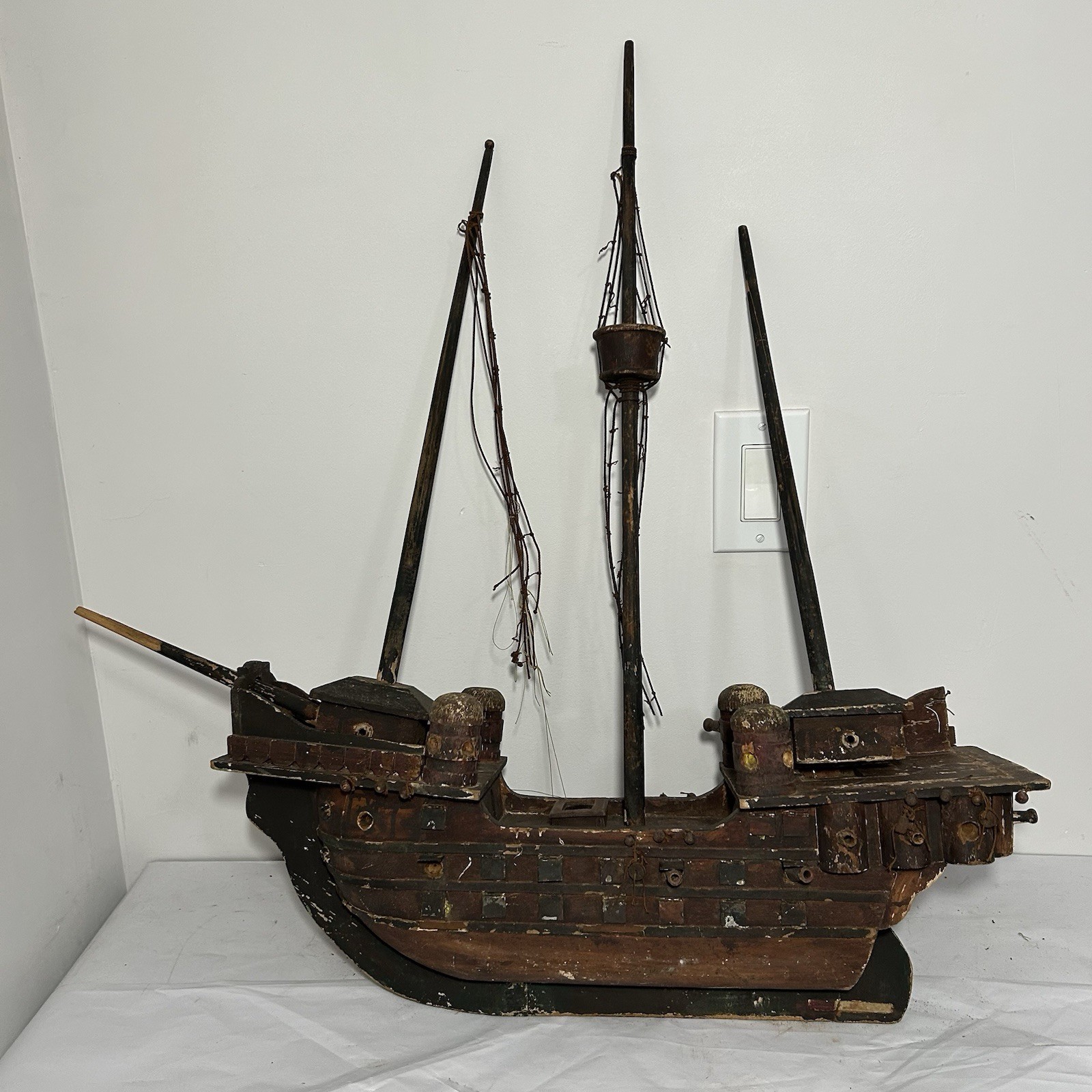 VINTAGE ANTIQUE MARITIME STYLE FOLK ART WOOD CLIPPER SAILING SHIP MODEL BOAT