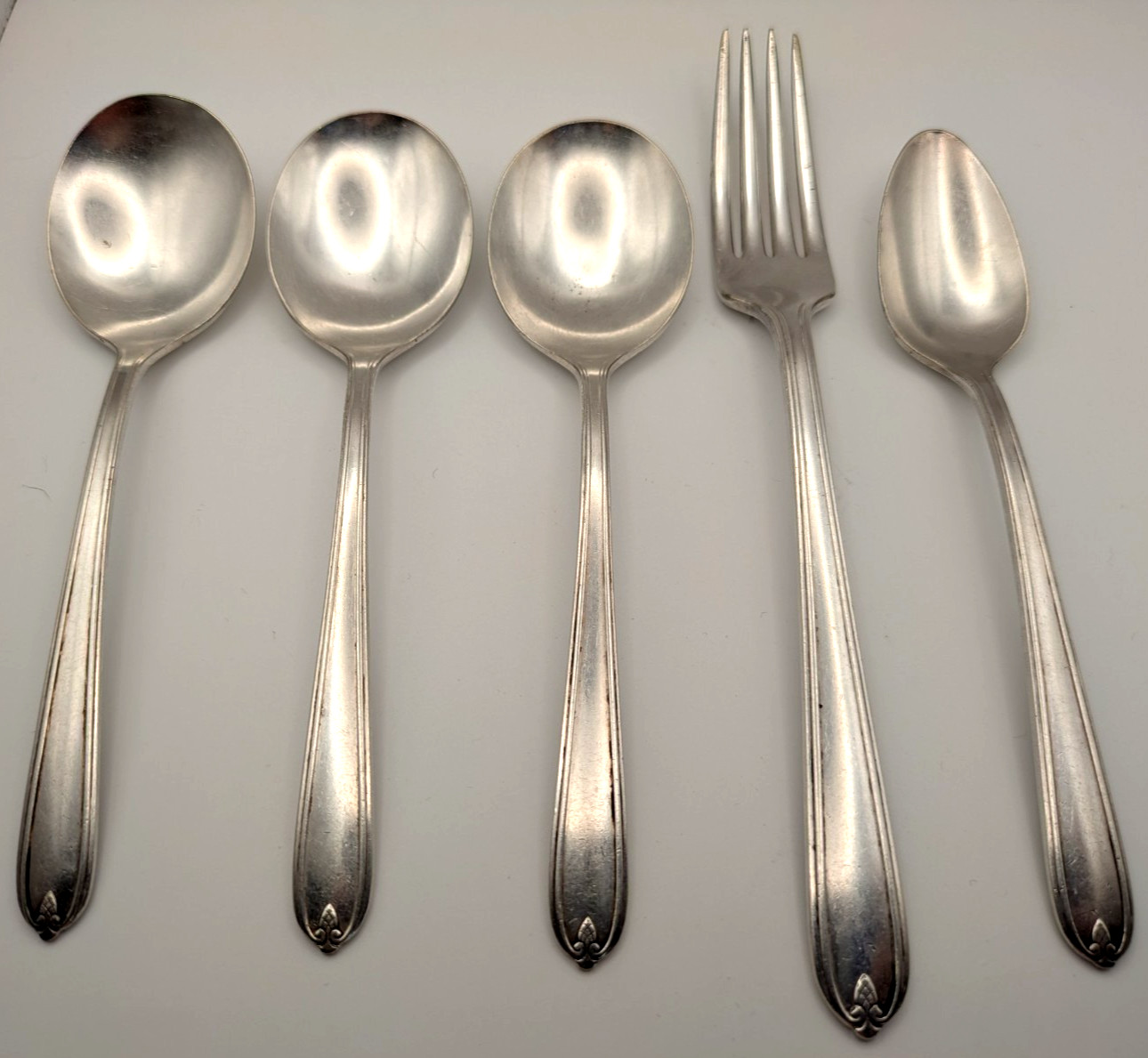 Vintage Oneida Longchamps-Chaumont Prestige Mixed Lot Silverplated Flatware