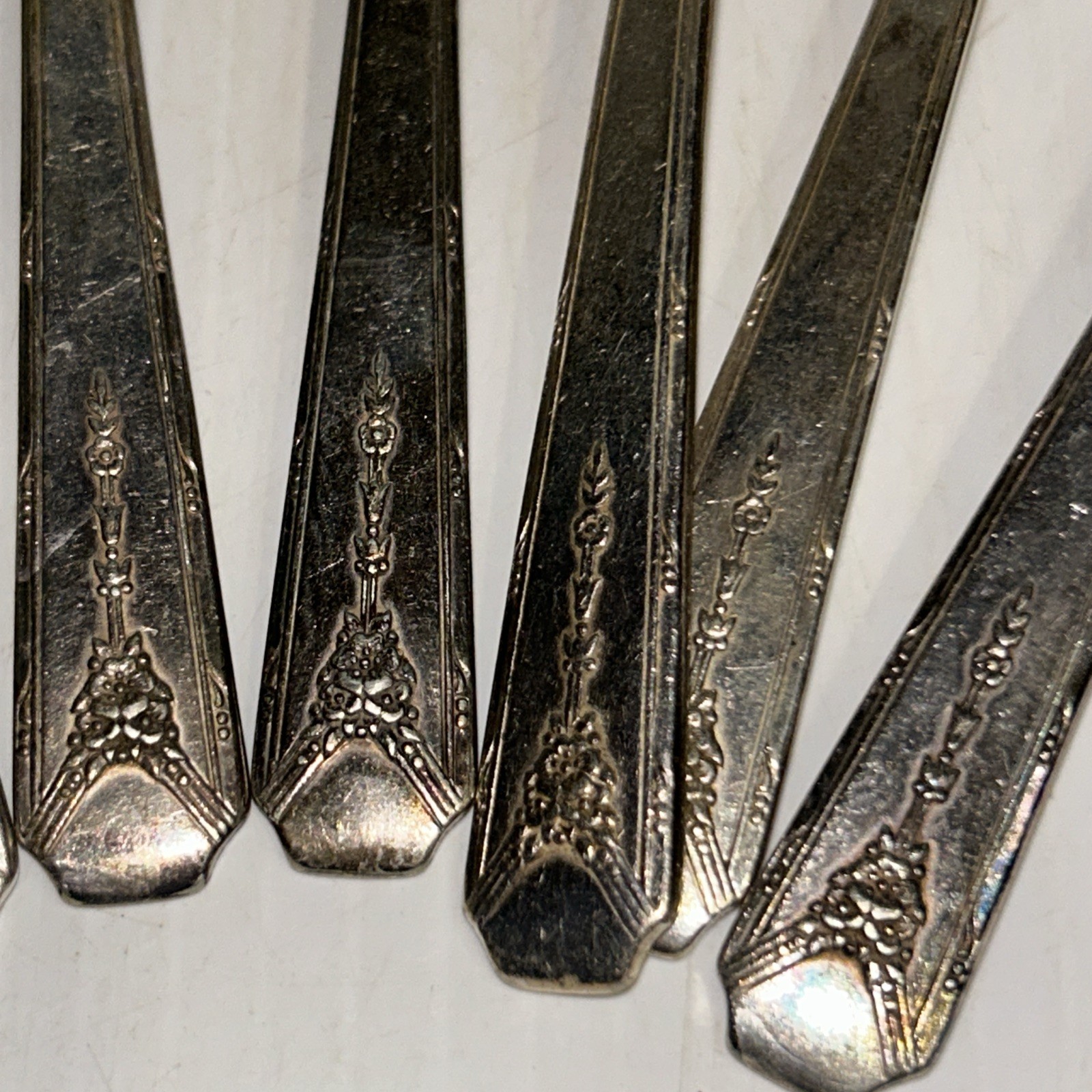 Milady Oneida Community Silverplated Flatware 1940 Spoons Knives 24 Pieces/30e