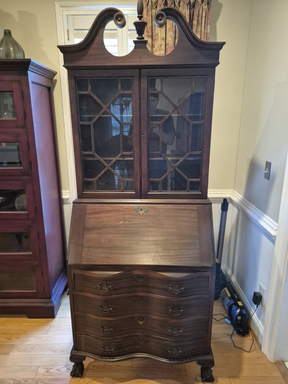 VINTAGE MADDOX of NY Chippendale Style Mahogany Secretary Desk w/Skeleton Key &
