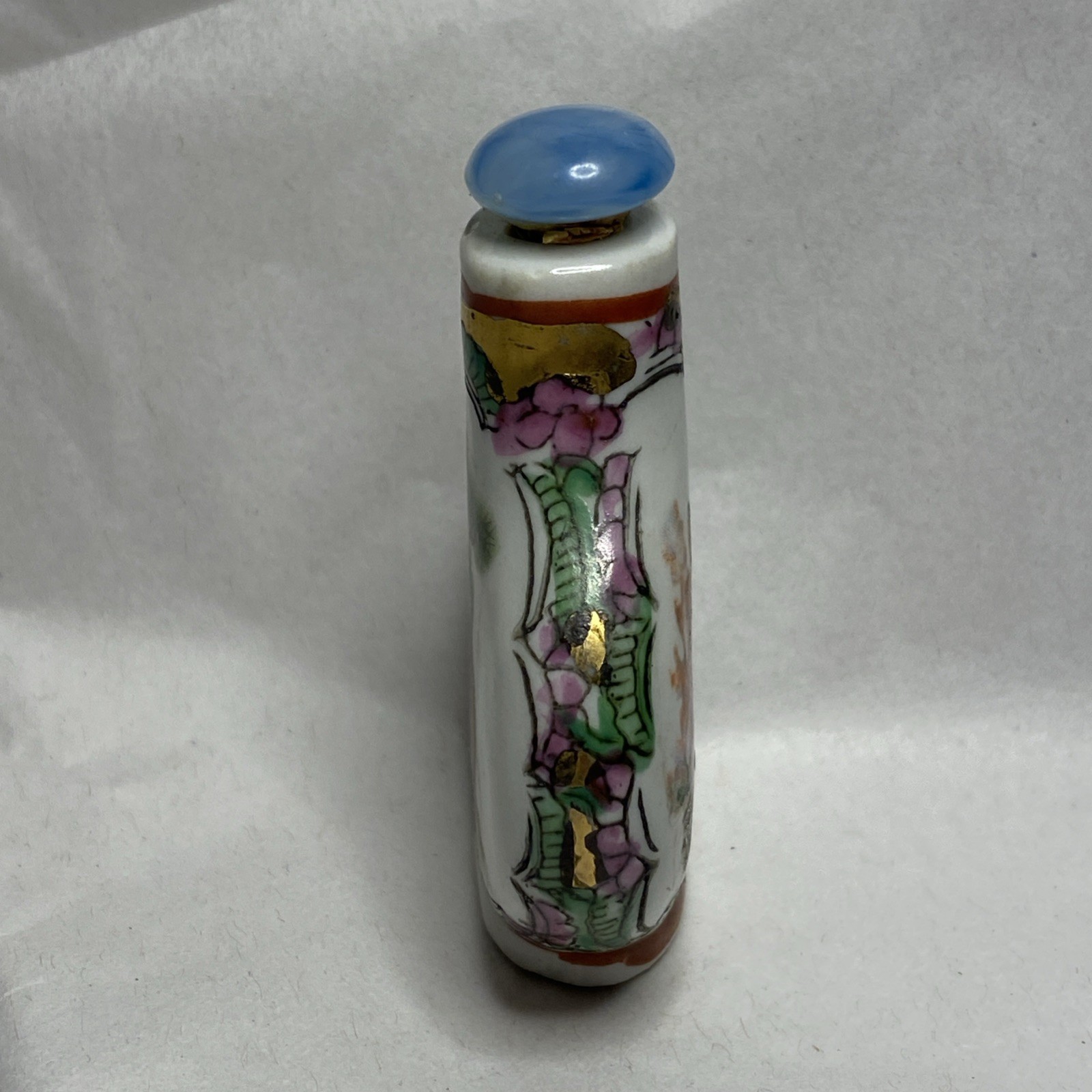 Vintage Chinese Snuff Bottle. No Chips Or Cracks. Nice Little Treasure. See Pics