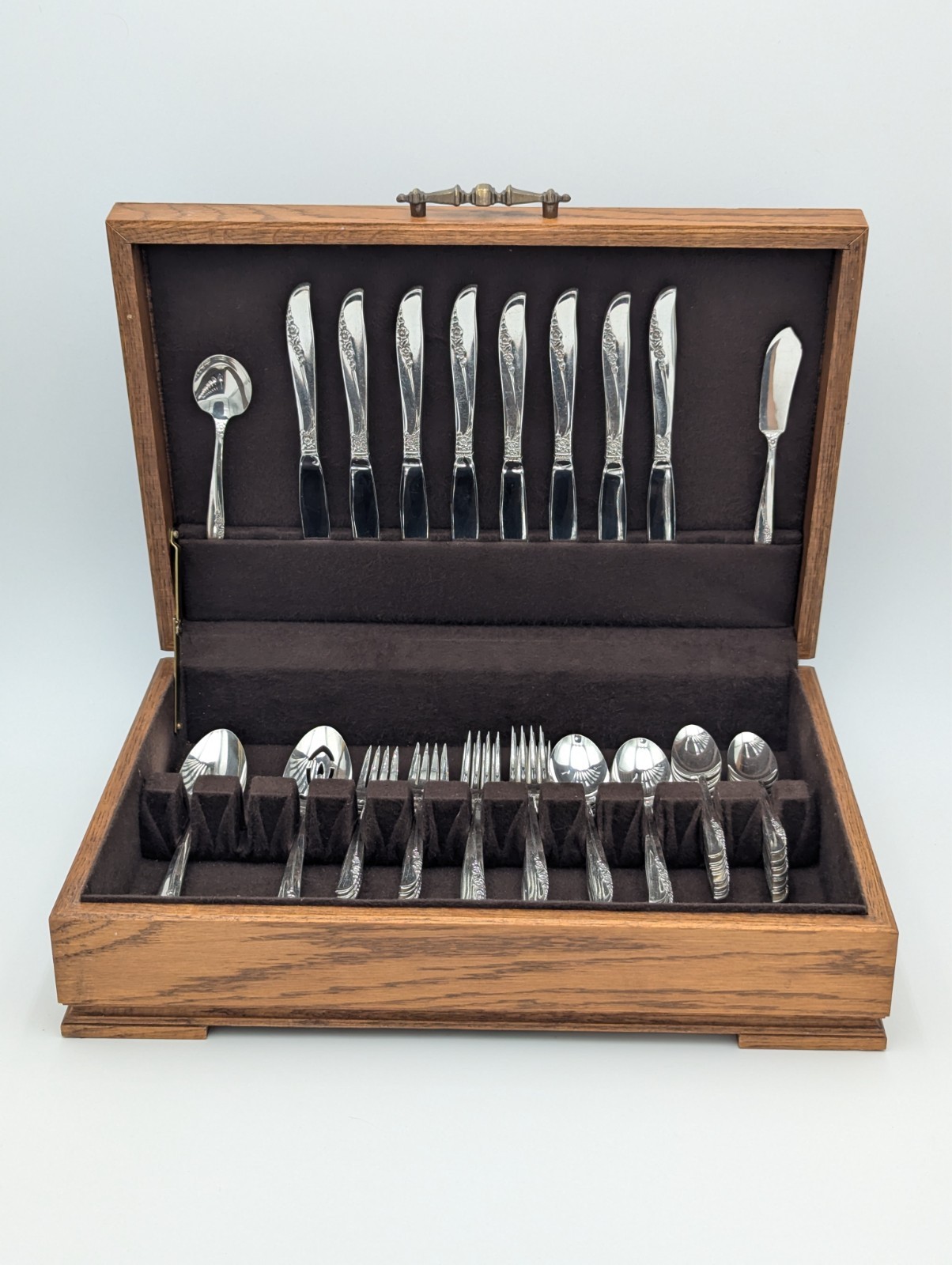 Rogers Oneida LILAC TIME Silver Plate Flatware 51 Pc With Wood Chest Set 1881